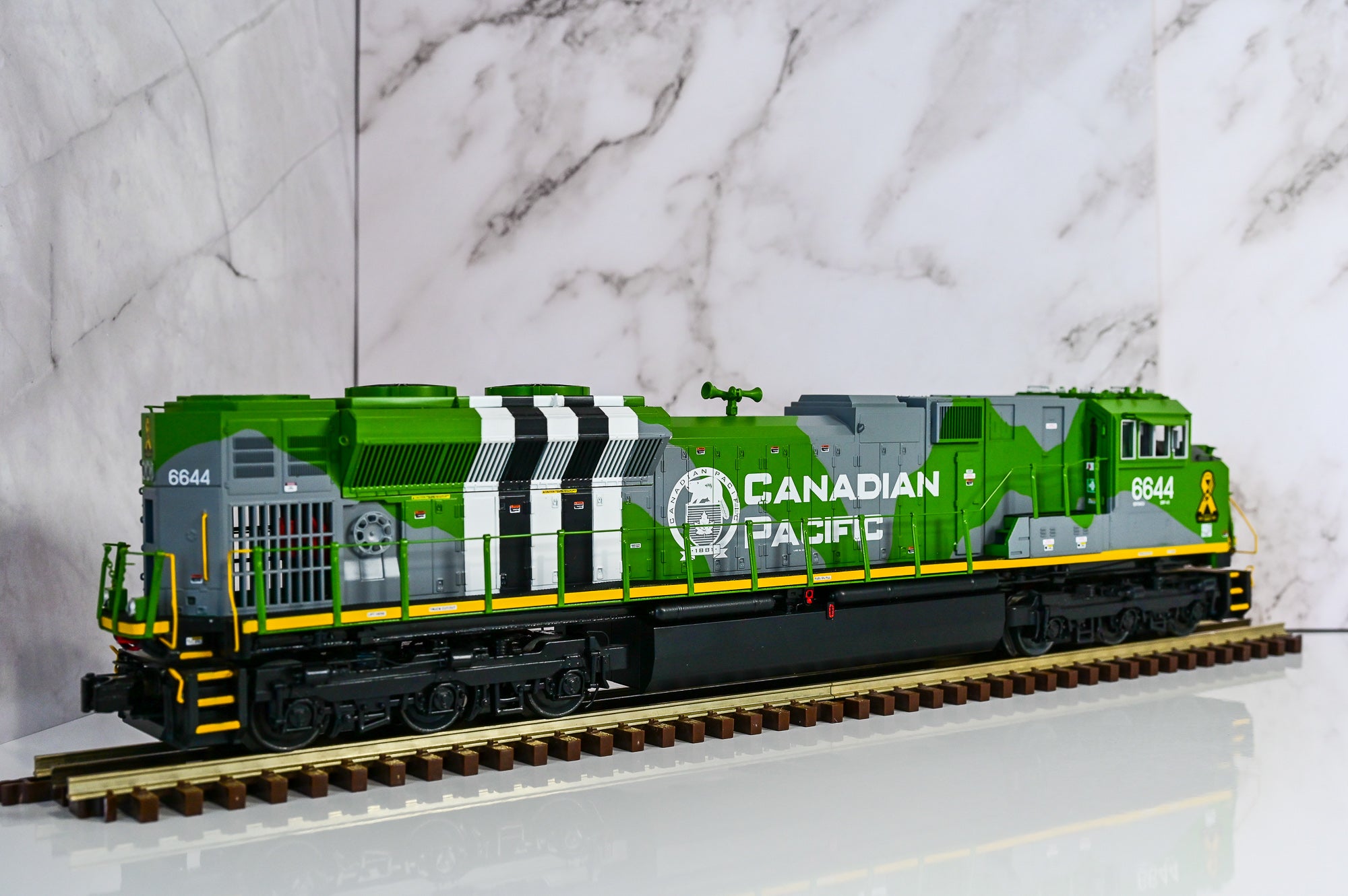 MTH Canadian Pacific SD70ACe #6644 (Military Dark Green) | Premier | O Scale