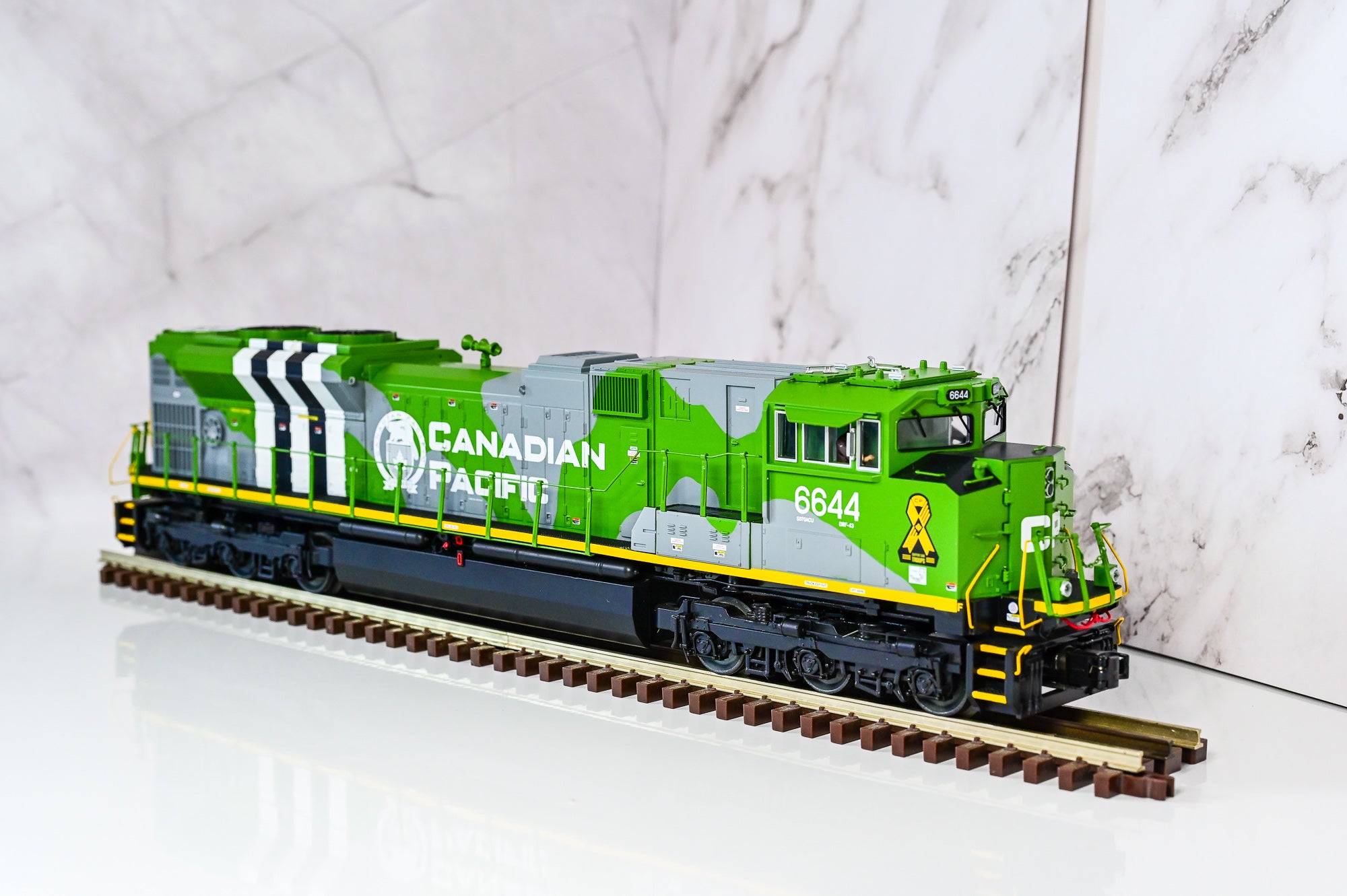 MTH Canadian Pacific SD70ACe #6644 (Military Dark Green) | Premier | O Scale