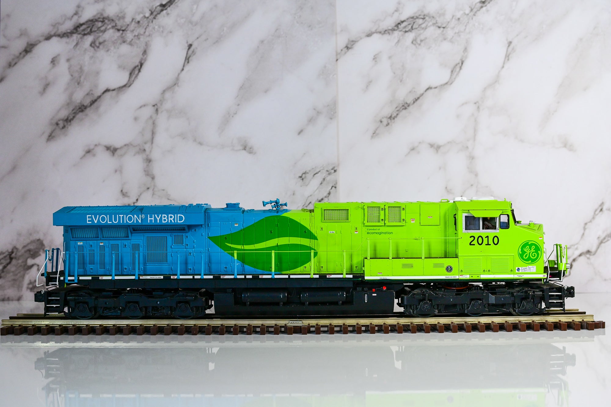 🚨BUNDLE🚨 MTH GE Evolution Hybrid: ES44AC #2010 + 70' Streamlined RPO | Premier | O Scale