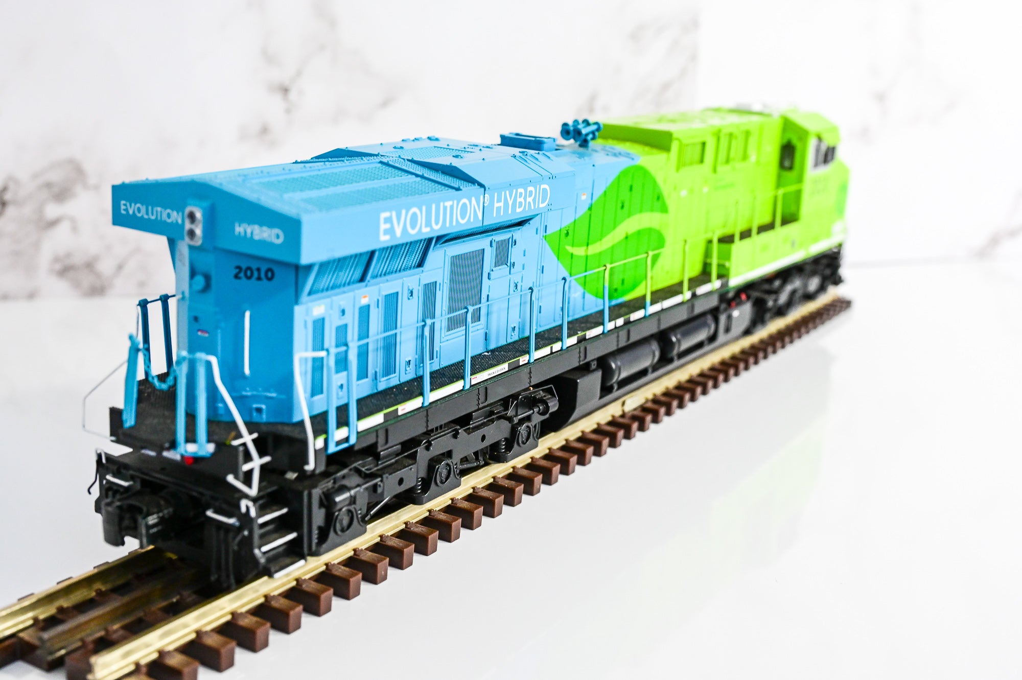 🚨BUNDLE🚨 MTH GE Evolution Hybrid: ES44AC #2010 + 70' Streamlined RPO | Premier | O Scale