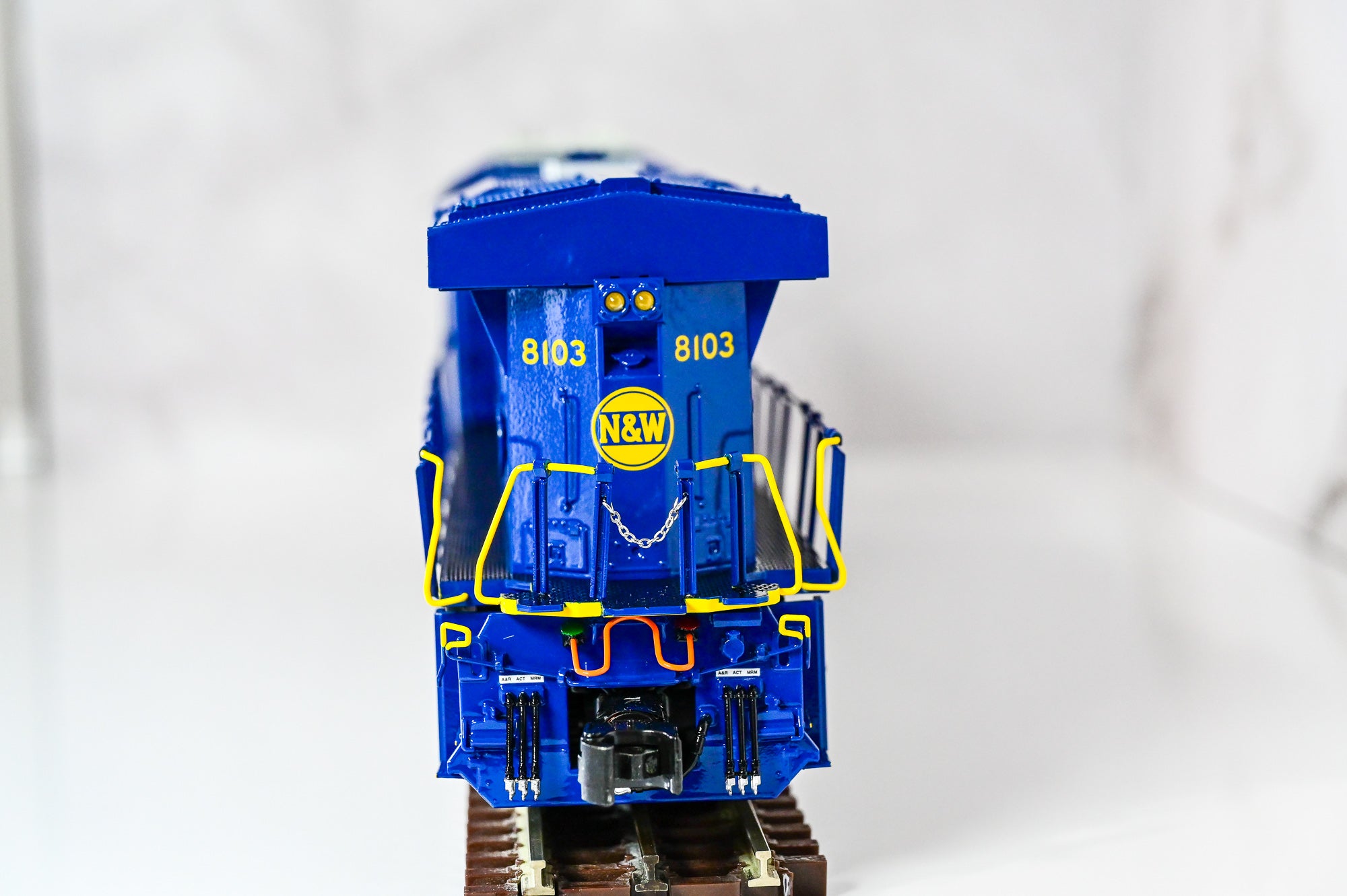 Lionel Norfolk & Western Heritage ES44AC #8103 | Legacy | O Scale