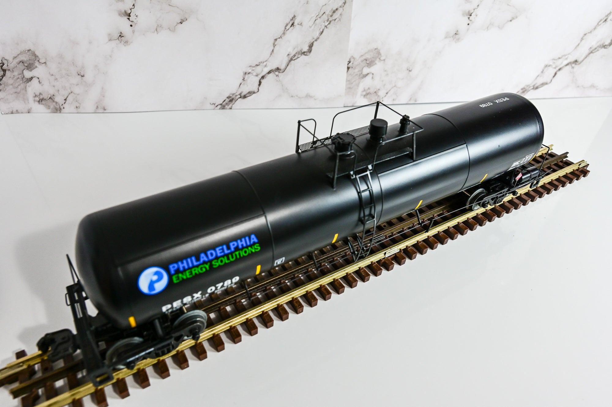 Lionel Philadelphia Energy Solutions 30K Gallon Ethanol Tank Car 3-Pack | Scale Freight | O Scale