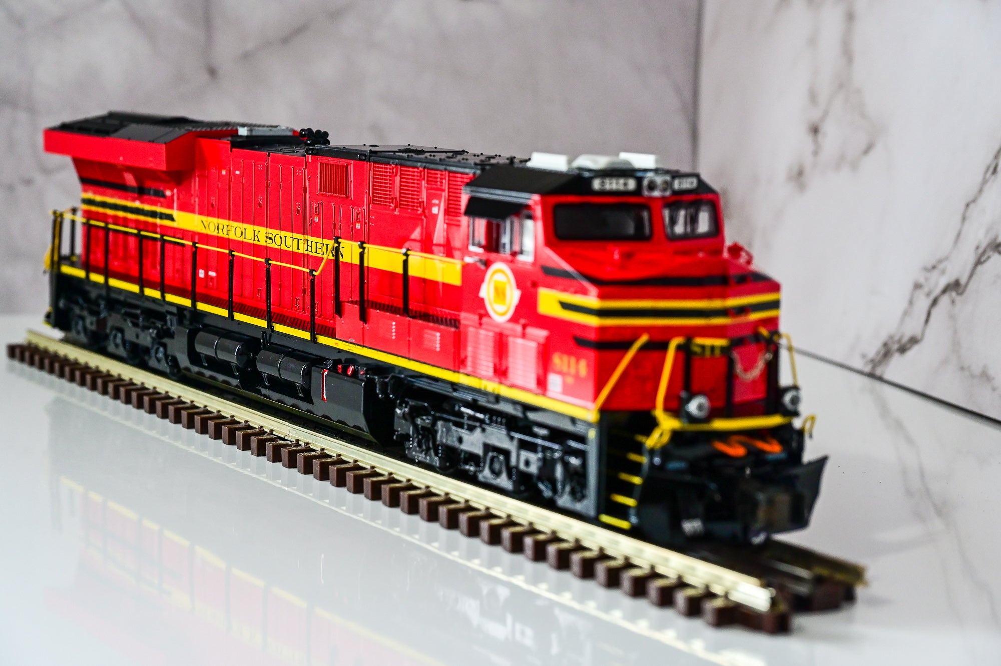 Lionel Norfolk Southern LEGACY ES44AC #8114 | LEGACY | O Scale