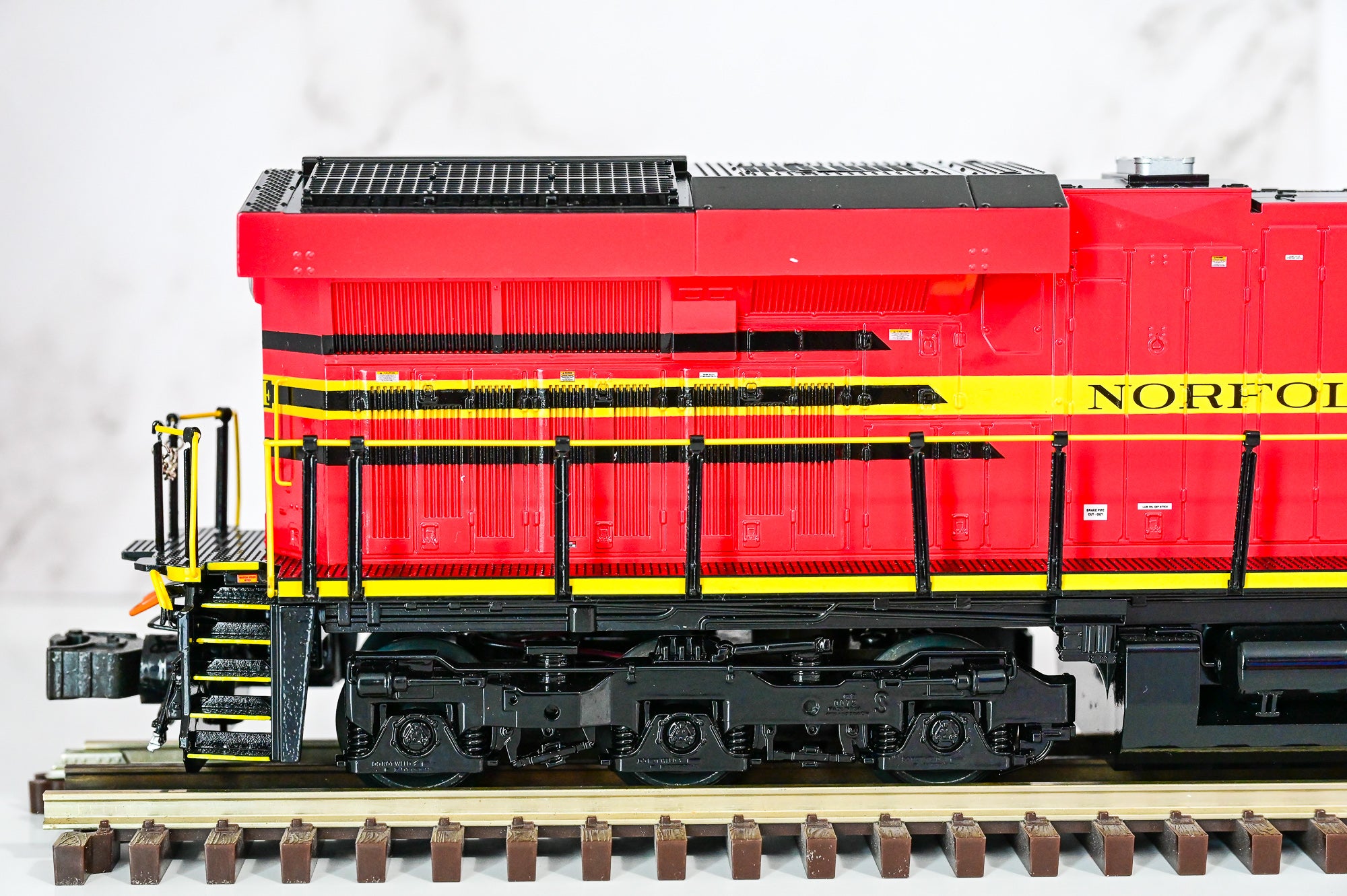 Lionel Norfolk Southern LEGACY ES44AC #8114 | LEGACY | O Scale