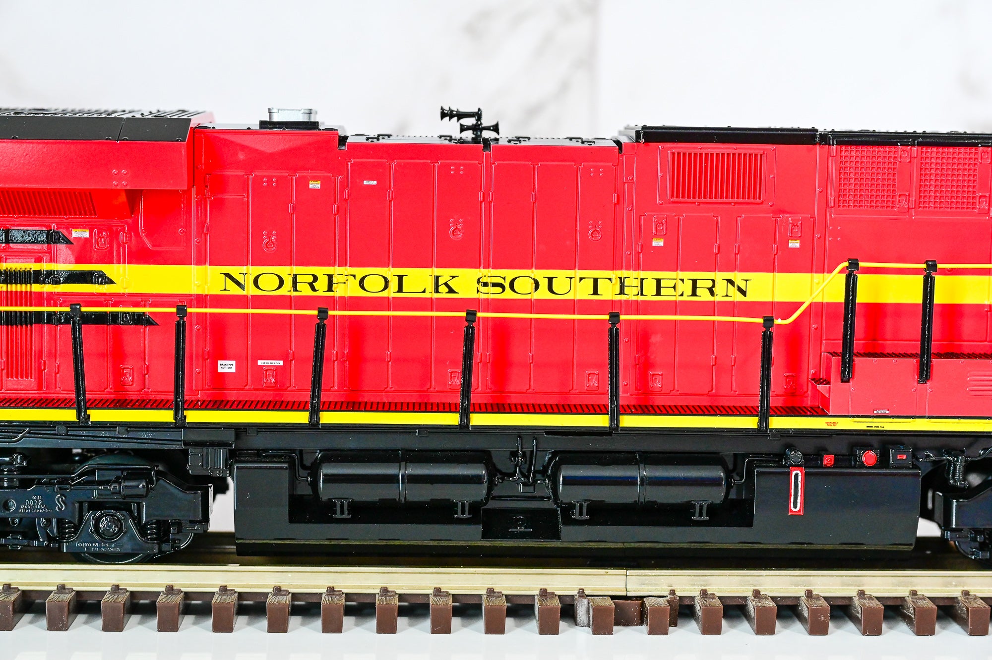 Lionel Norfolk Southern LEGACY ES44AC #8114 | LEGACY | O Scale