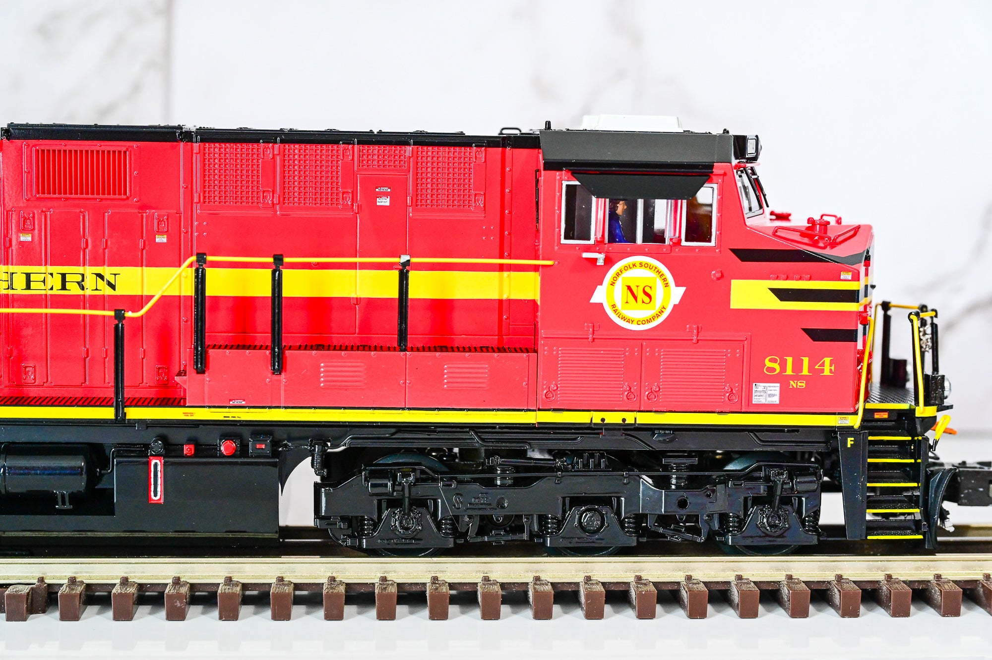 Lionel Norfolk Southern LEGACY ES44AC #8114 | LEGACY | O Scale
