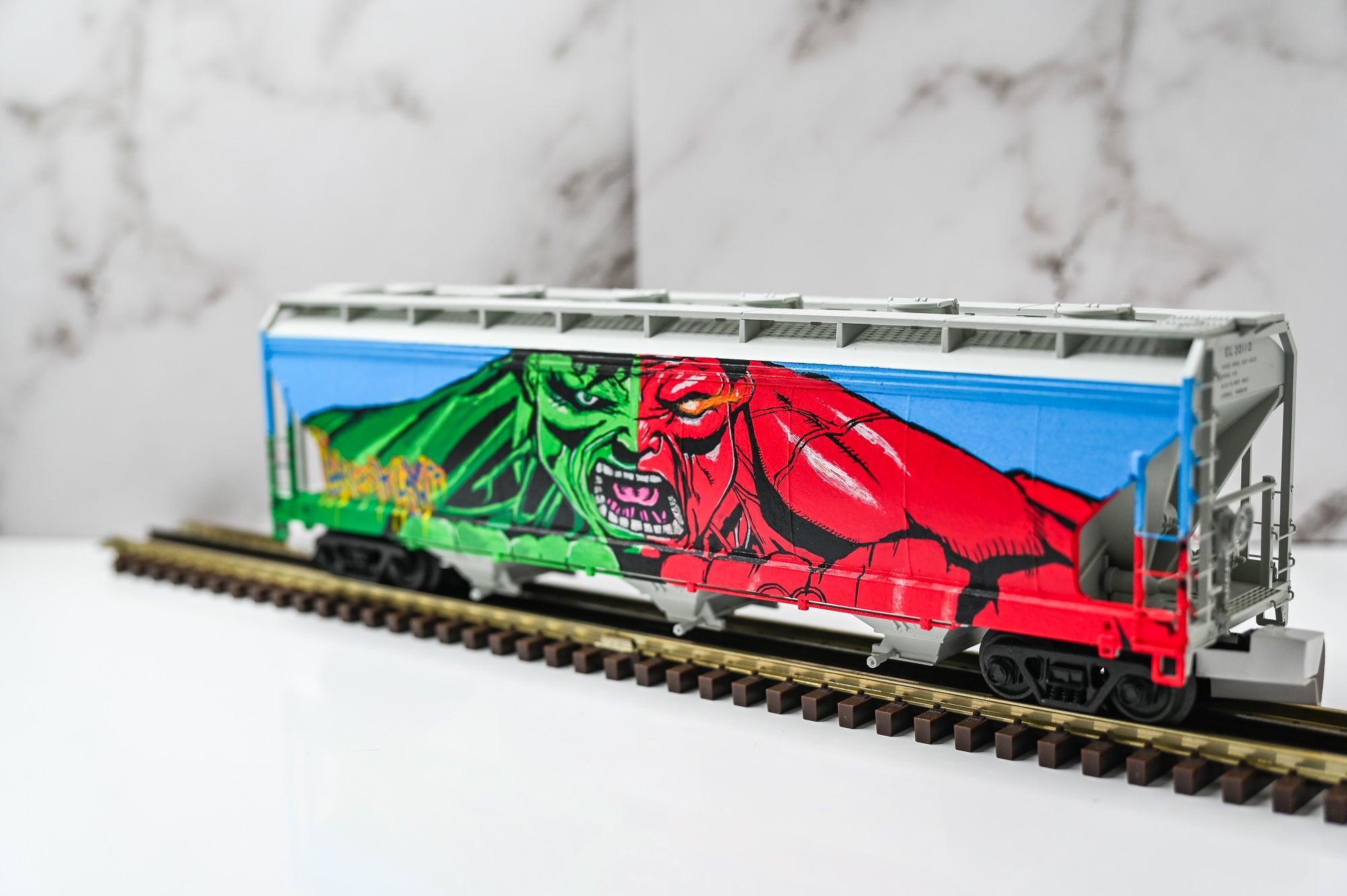 Custom Graffiti Atlas 3-Bay Centerflow Hopper | Hulk | O Scale