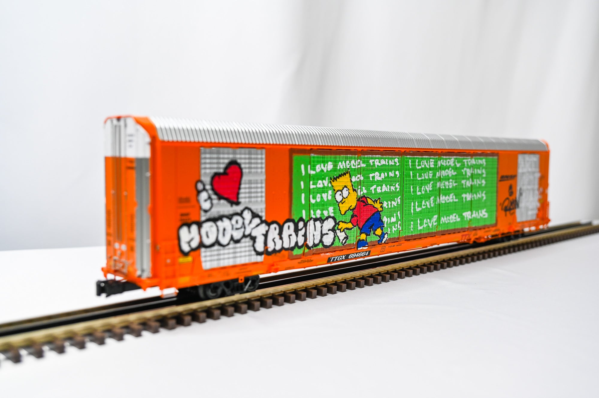 Custom Graffiti Atlas Gunderson MultiβMax Auto Rack | Bart Simpson | O Scale