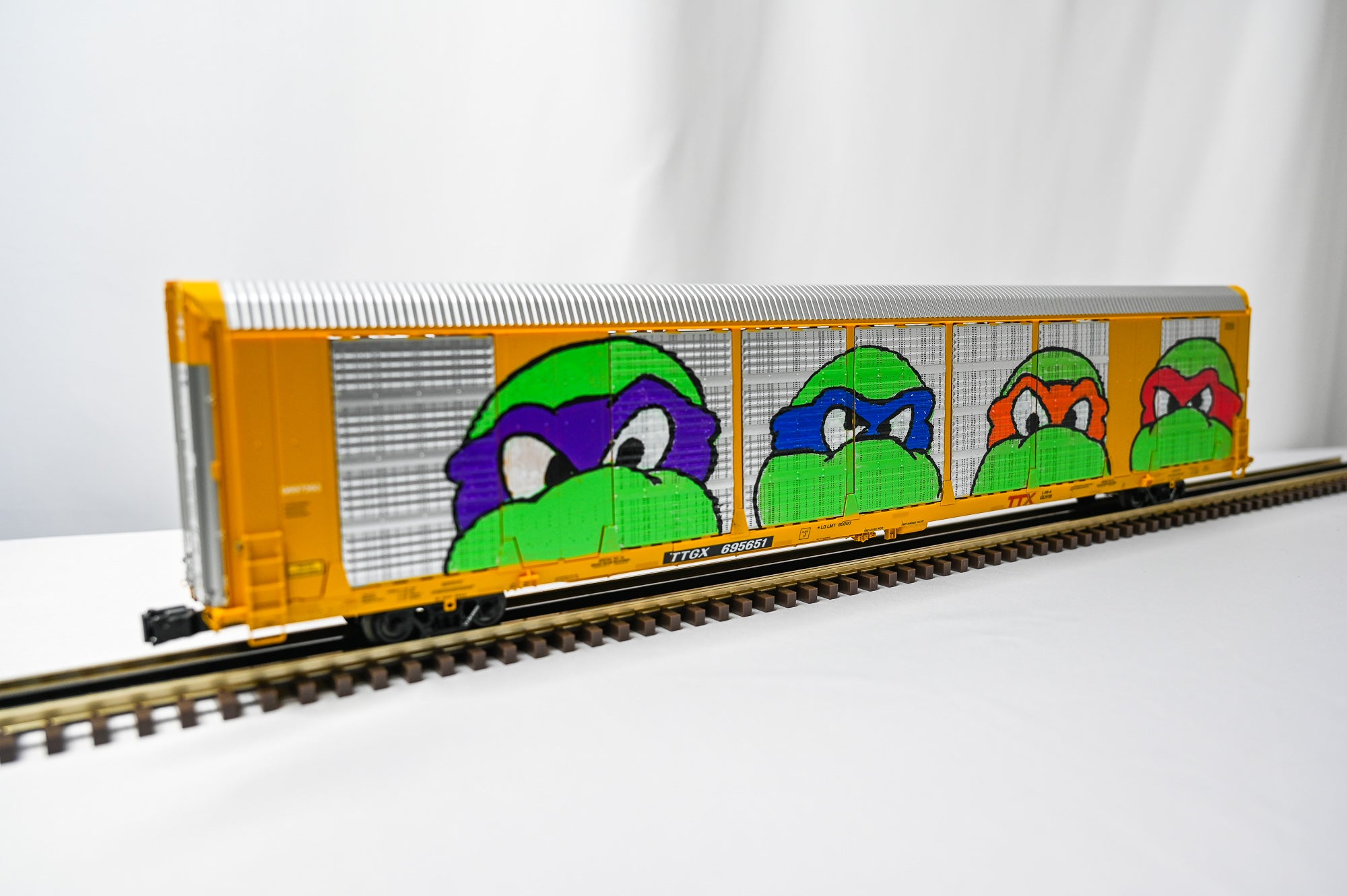 Custom Graffiti Atlas Gunderson MultiβMax Auto Rack | Ninja Turtles | O Scale