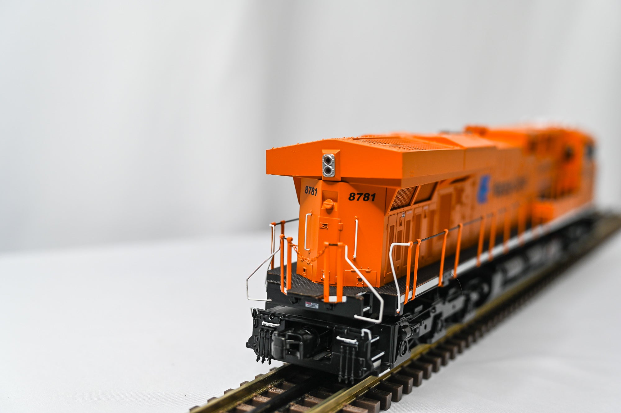 Atlas O Premier ES44AC Canadian Pacific Hapag-Lloyd #8781 | 3 Rail