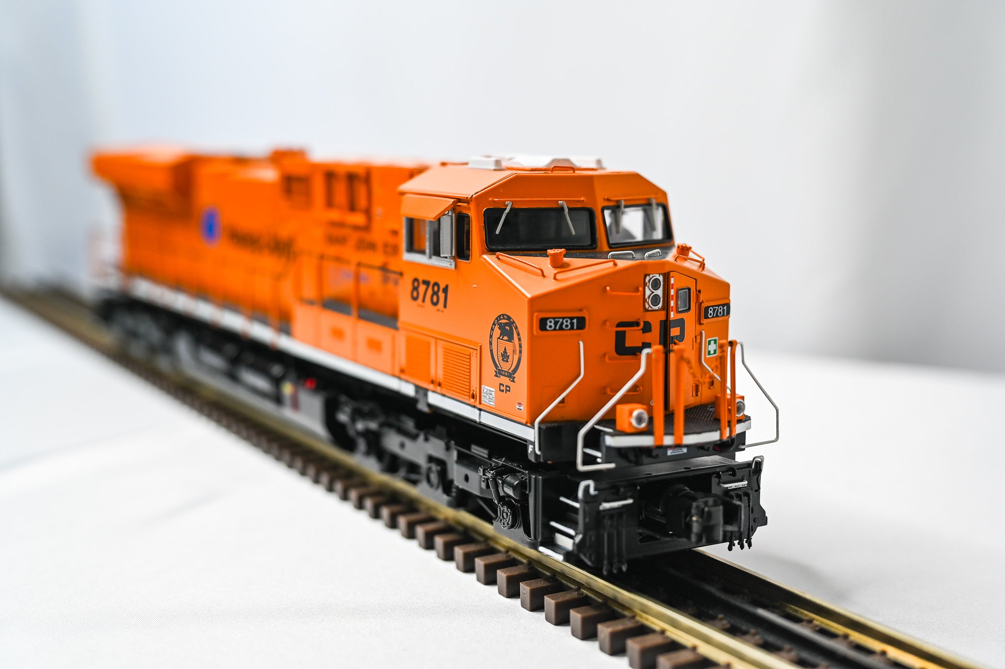 Atlas O Premier ES44AC Canadian Pacific Hapag-Lloyd #8781 | 3 Rail