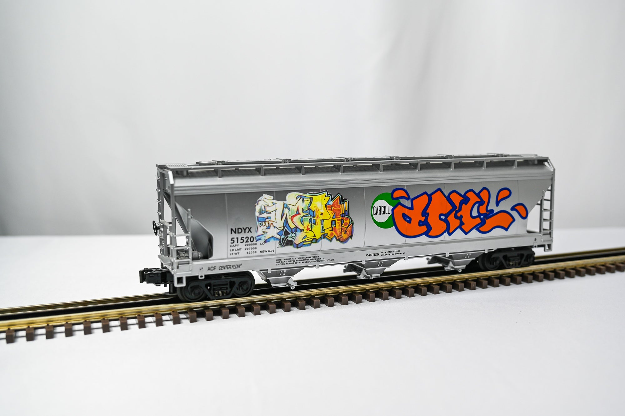 MTH Cargill 3 Bay Centerflow Hopper Graffiti | O Scale