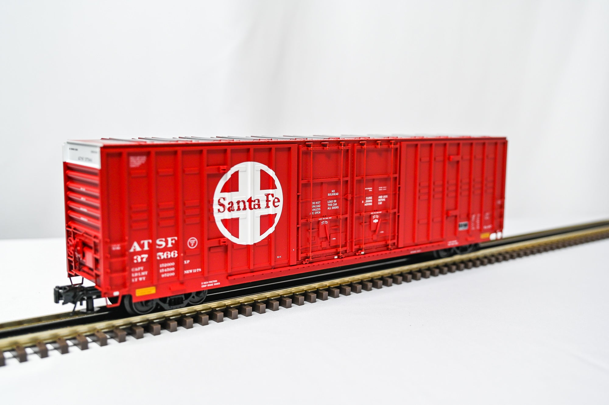 Atlas Santa Fe 60 Foot Berwick Hy Cube Boxcar 37566 | O Scale