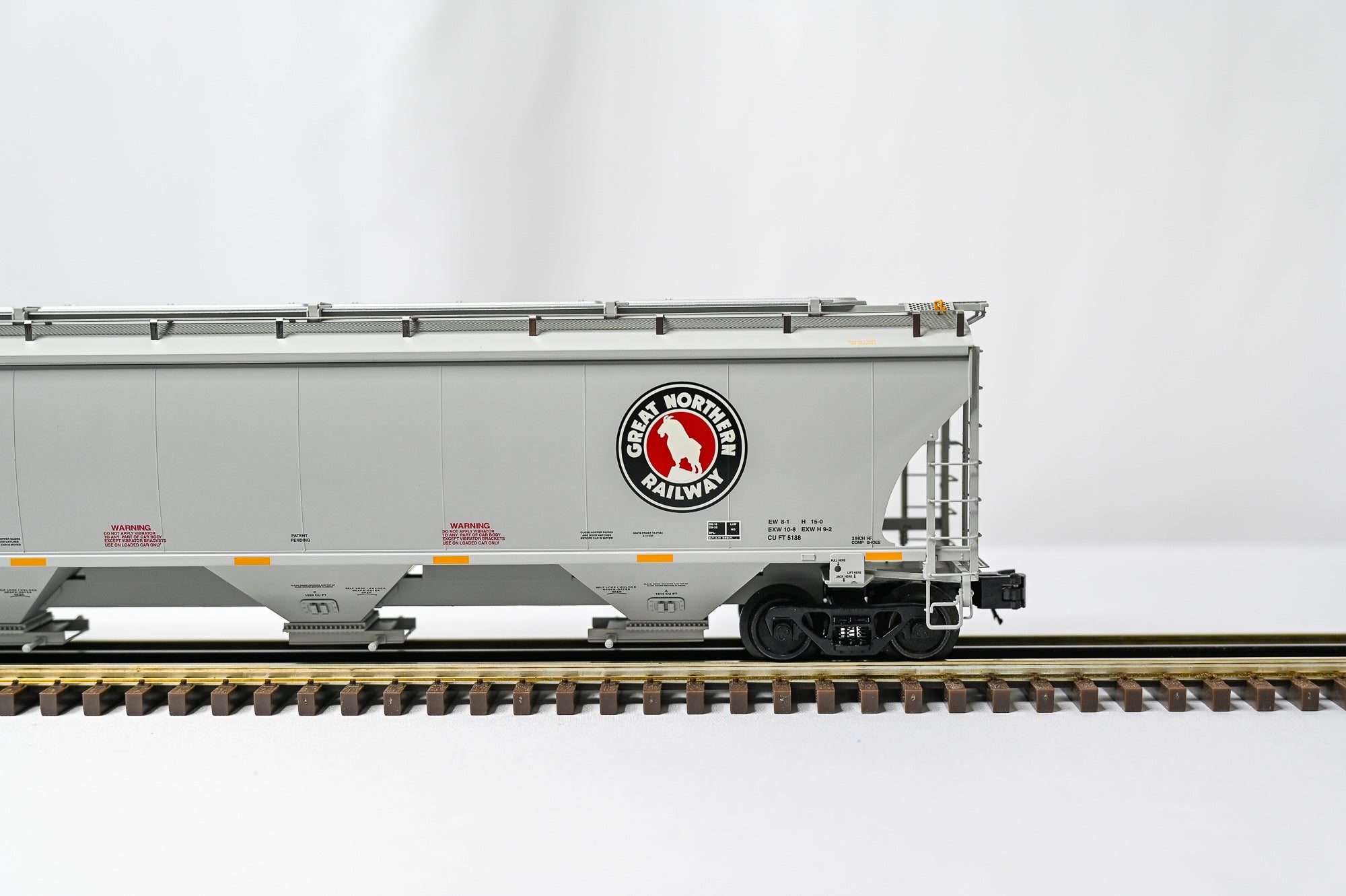 Atlas BNSF Trinity 5161 Covered Hopper Golden Spike Club | O Scale