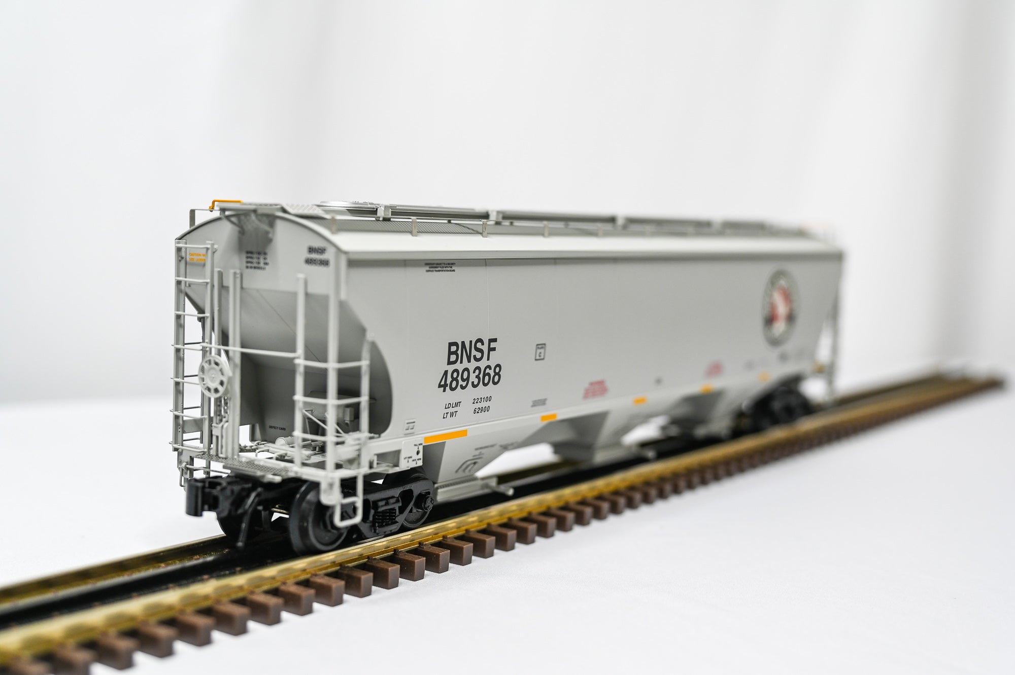 Atlas BNSF Trinity 5161 Covered Hopper Golden Spike Club | O Scale