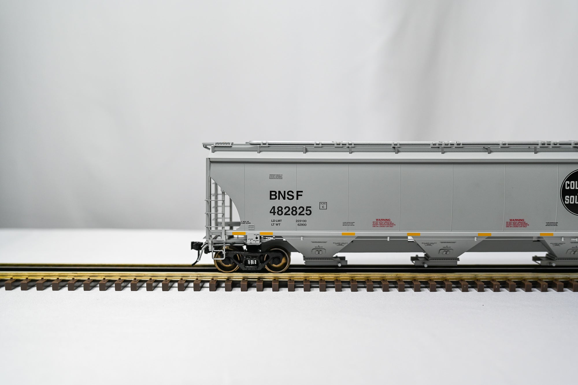 Atlas BNSF Trinity 5161 Covered Hopper Heritage 2 RAIL | O Scale