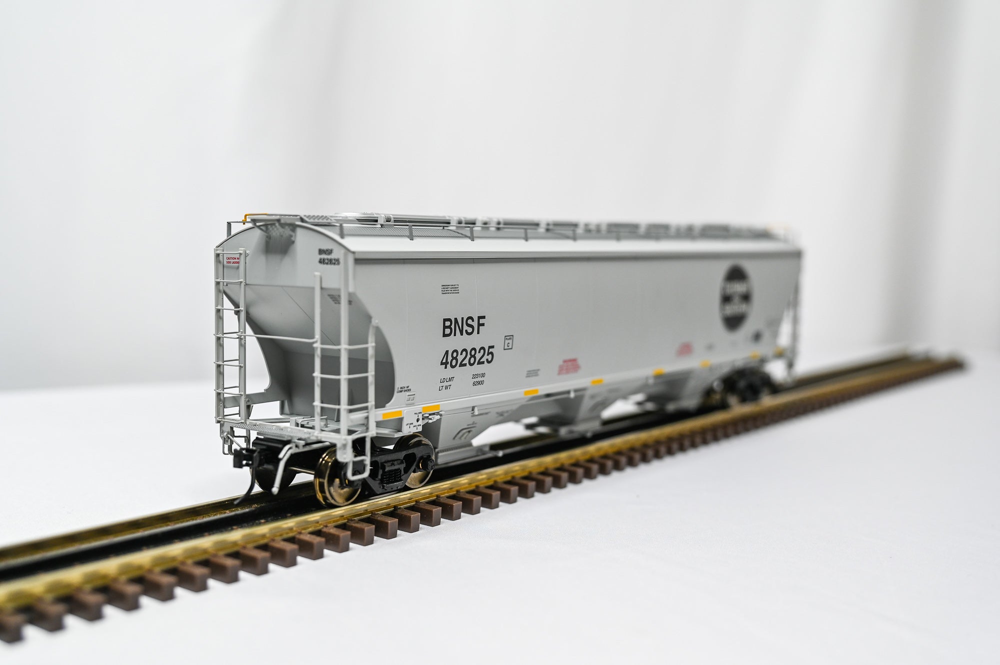 Atlas BNSF Trinity 5161 Covered Hopper Heritage 2 RAIL | O Scale