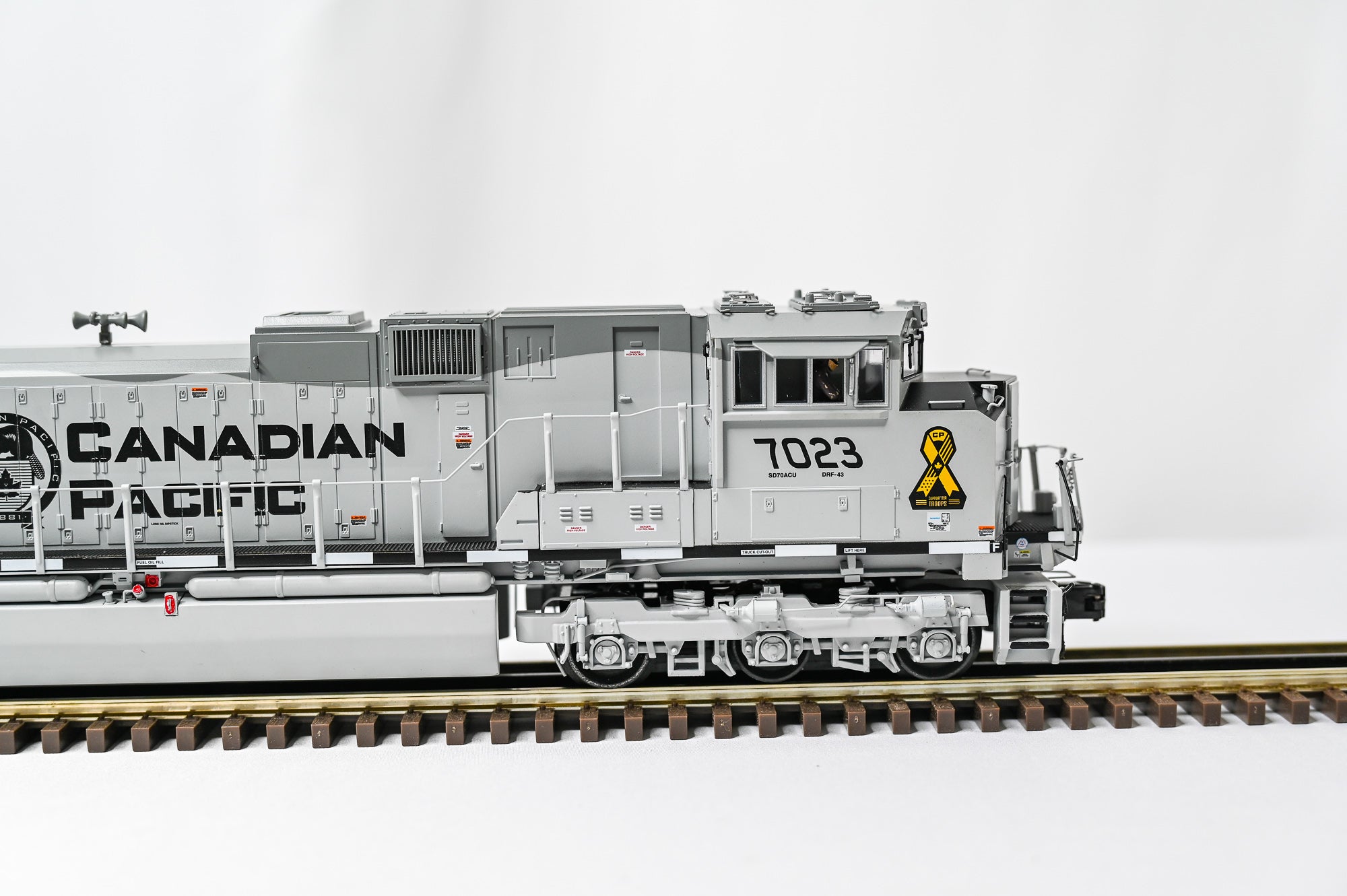 Atlas Canadian Pacific SD70ACe Air Force Military Pride 7023 | O Scale
