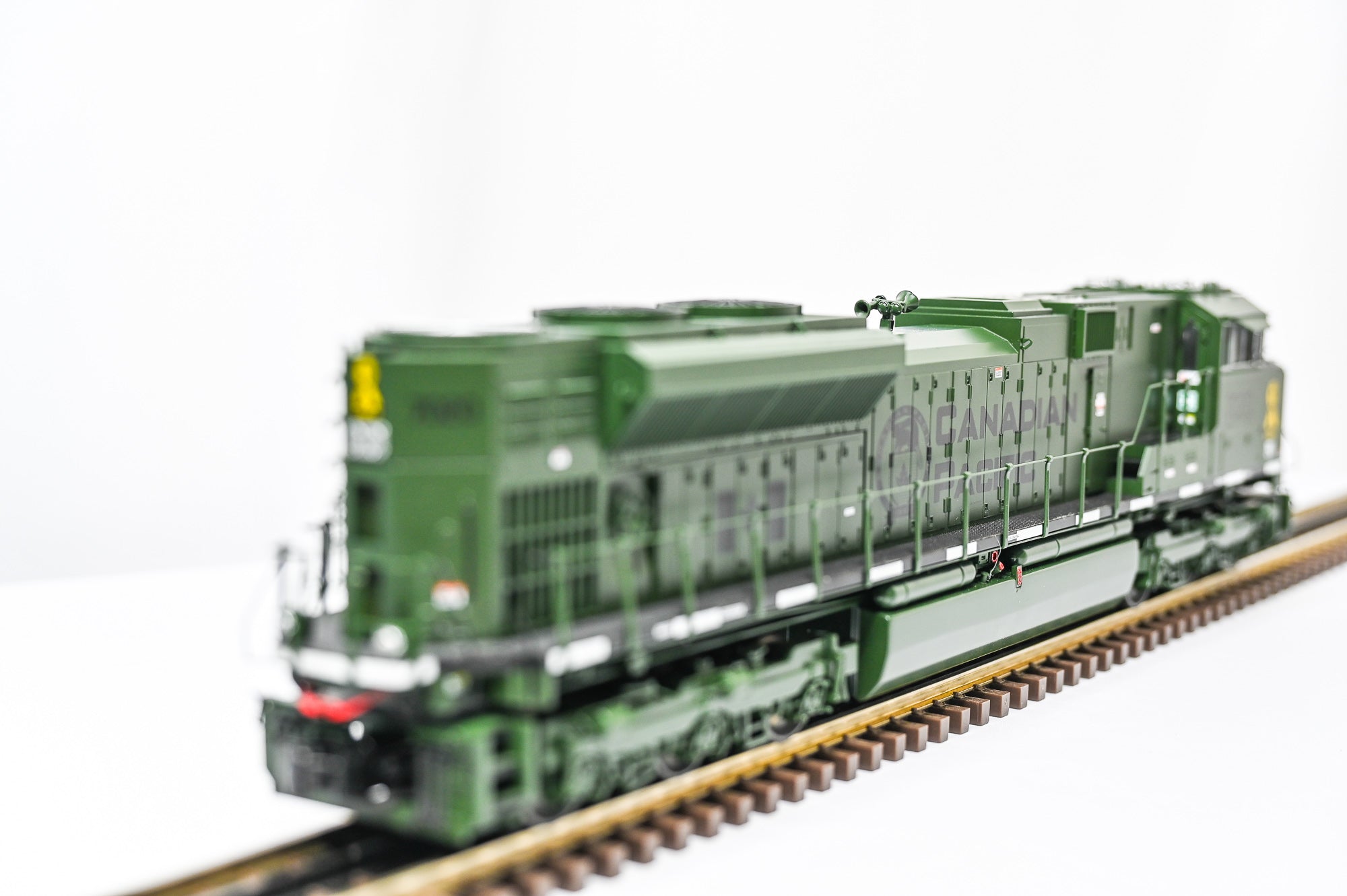 Atlas Canadian Pacific SD70ACe Army Green Military Pride 7020 | O Scale