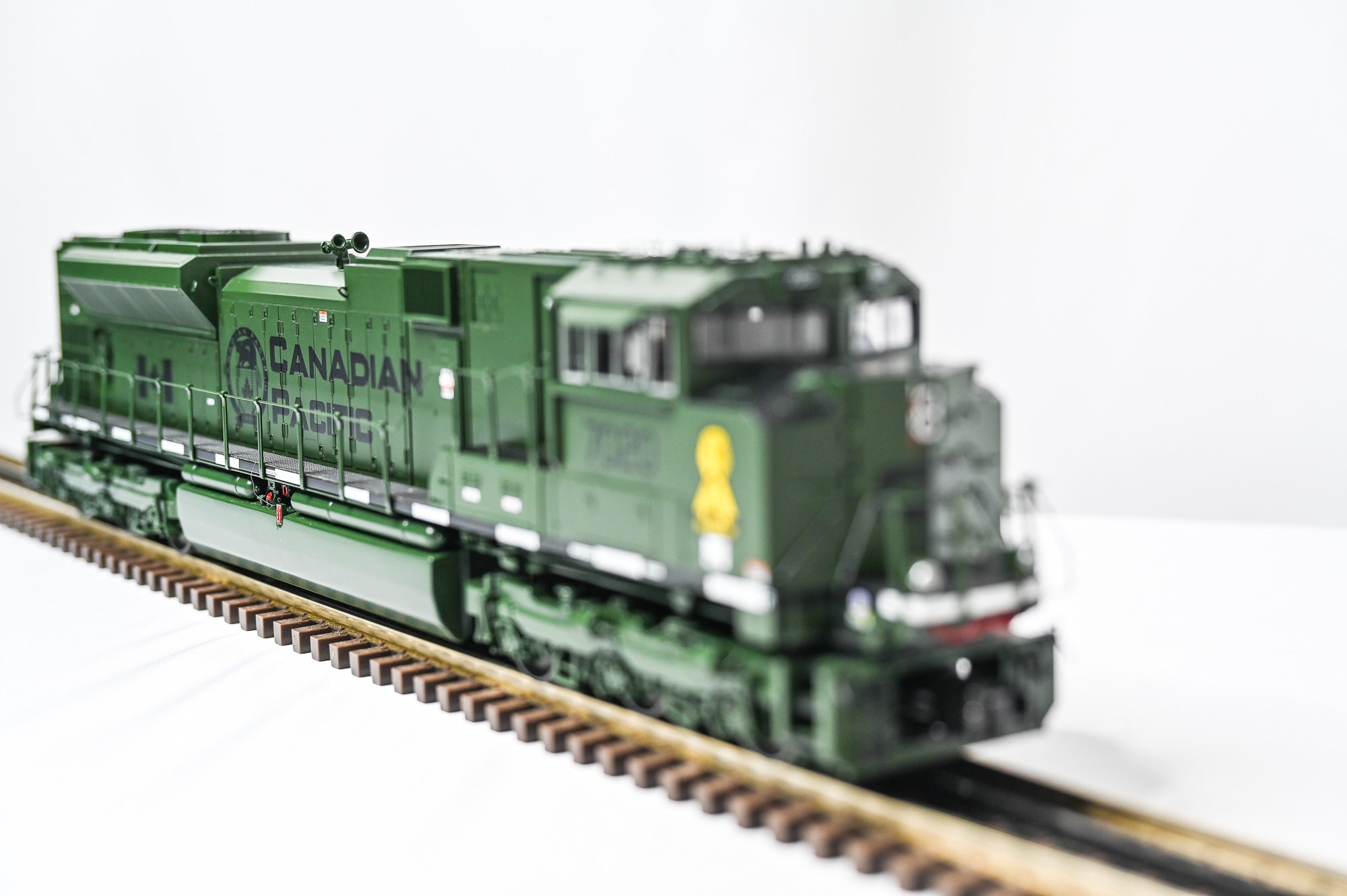 Atlas Canadian Pacific SD70ACe Army Green Military Pride 7020 | O Scale