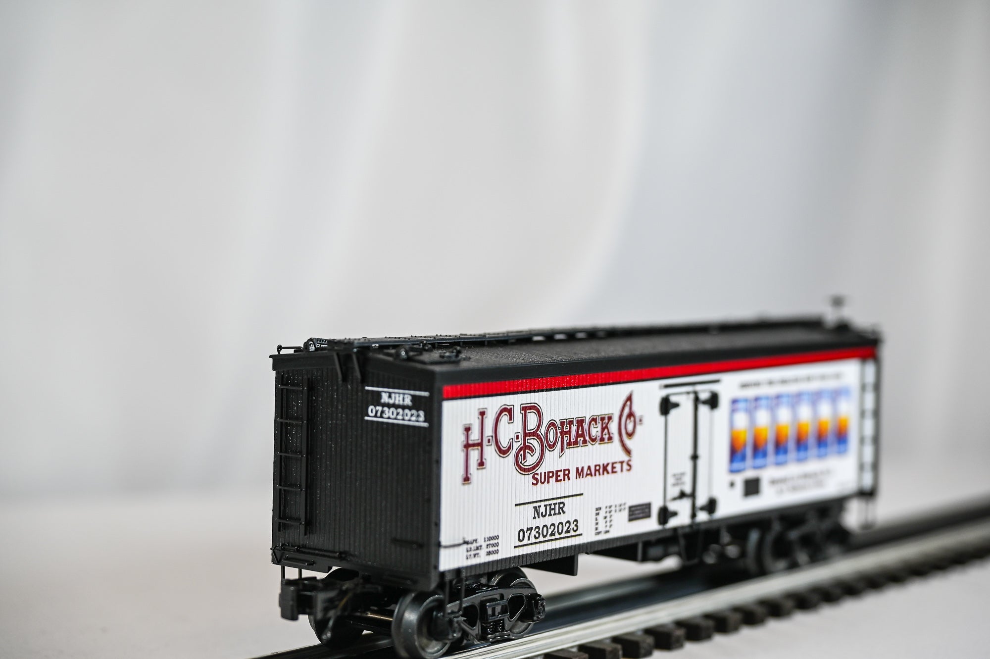 MTH Bohack Beer 07302023 36' NJH Wood Sided Reefer Car | O Scale