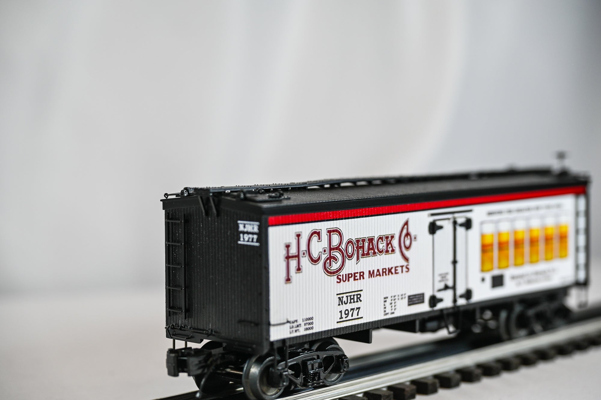 MTH Bohack Beer 1977 36' NJH Wood Sided Reefer Car | O Scale