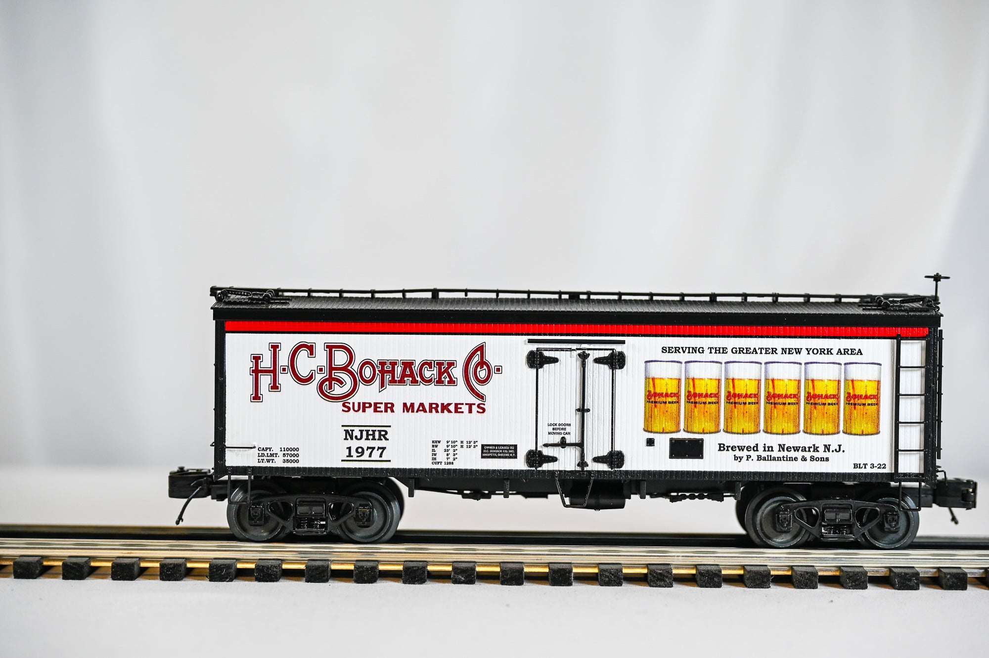 MTH Bohack Beer 1977 36' NJH Wood Sided Reefer Car | O Scale