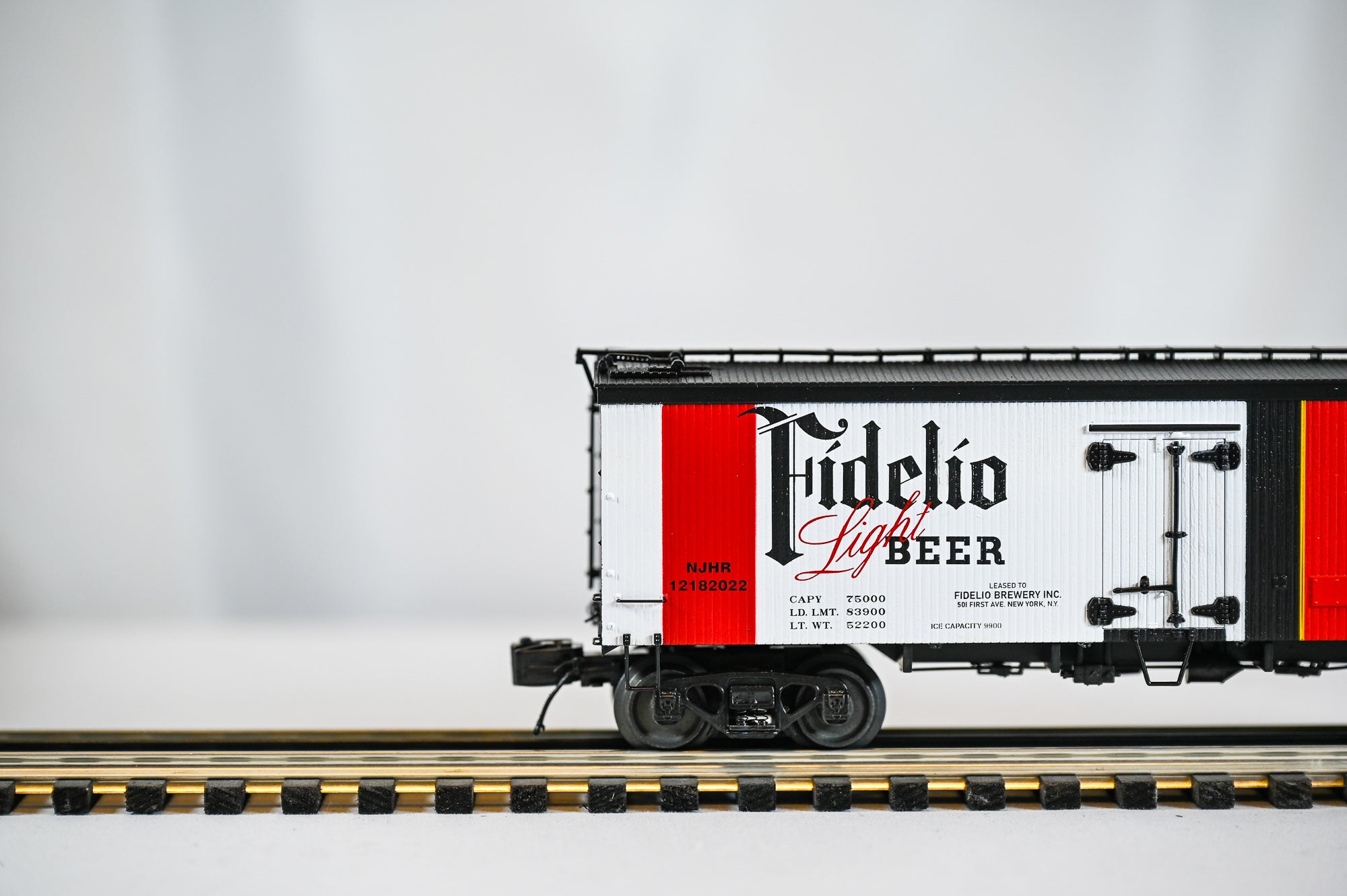 MTH Fidelio Beer 36' NJH Wood Sided Reefer Car | O Scale
