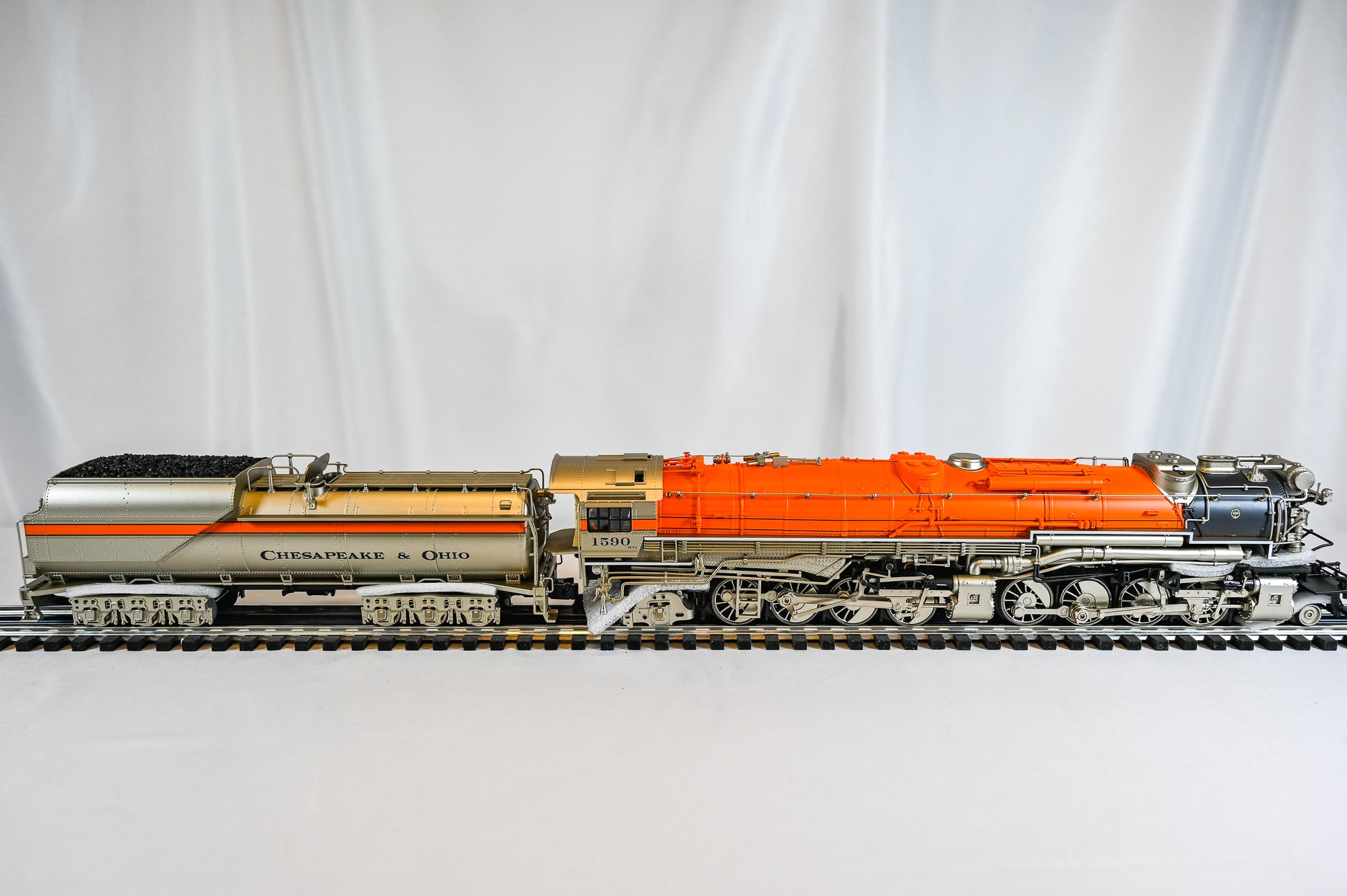 Lionel Train Loft Custom Chessie Legacy H7 1590 | O Scale