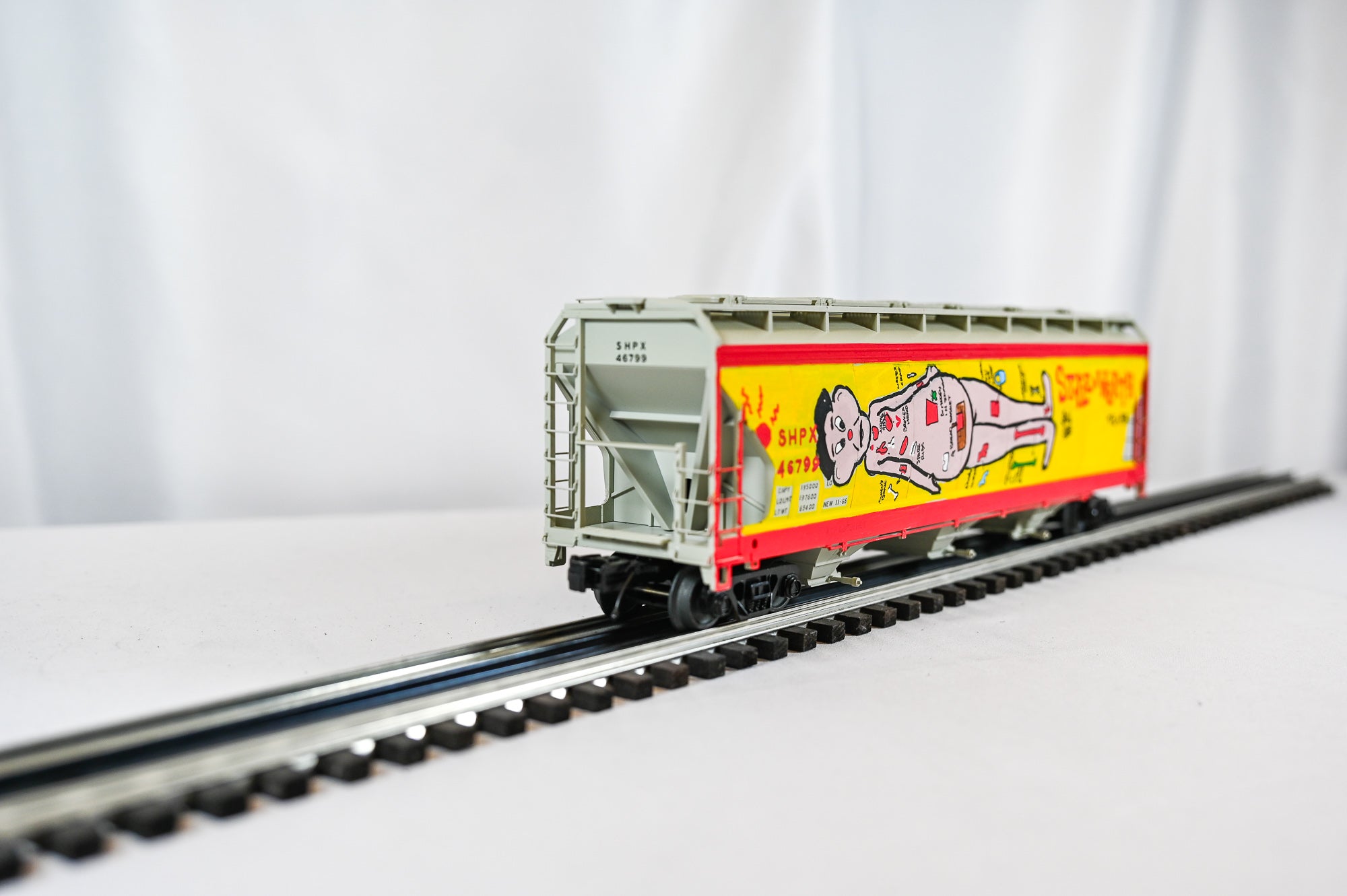 Custom Graffiti Atlas 3-Bay Centerflow Hopper | Operation | O Scale