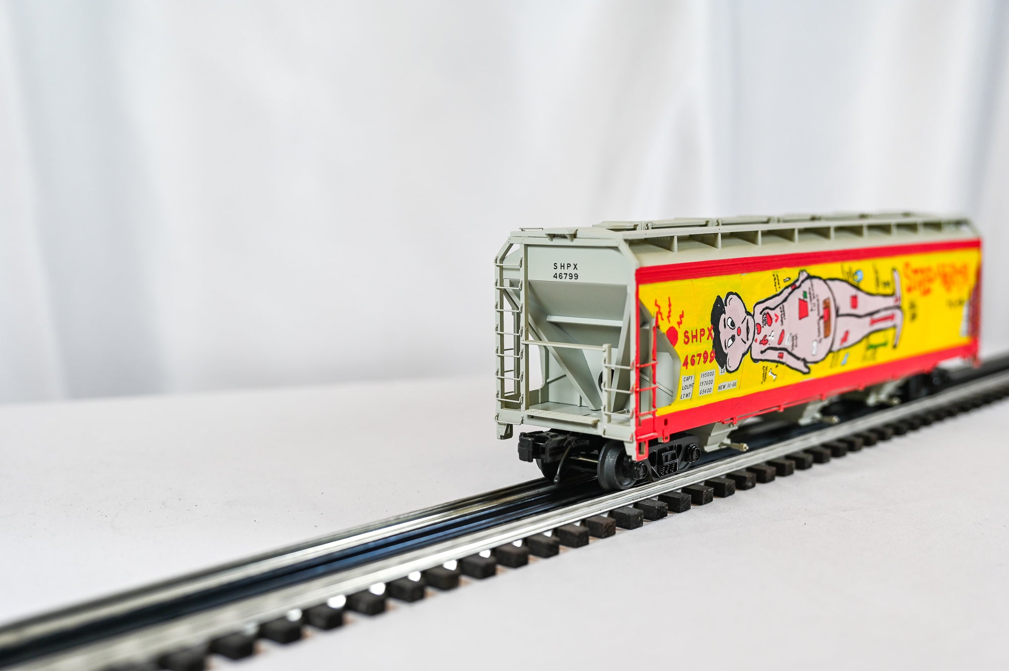 Custom Graffiti Atlas 3-Bay Centerflow Hopper | Operation | O Scale