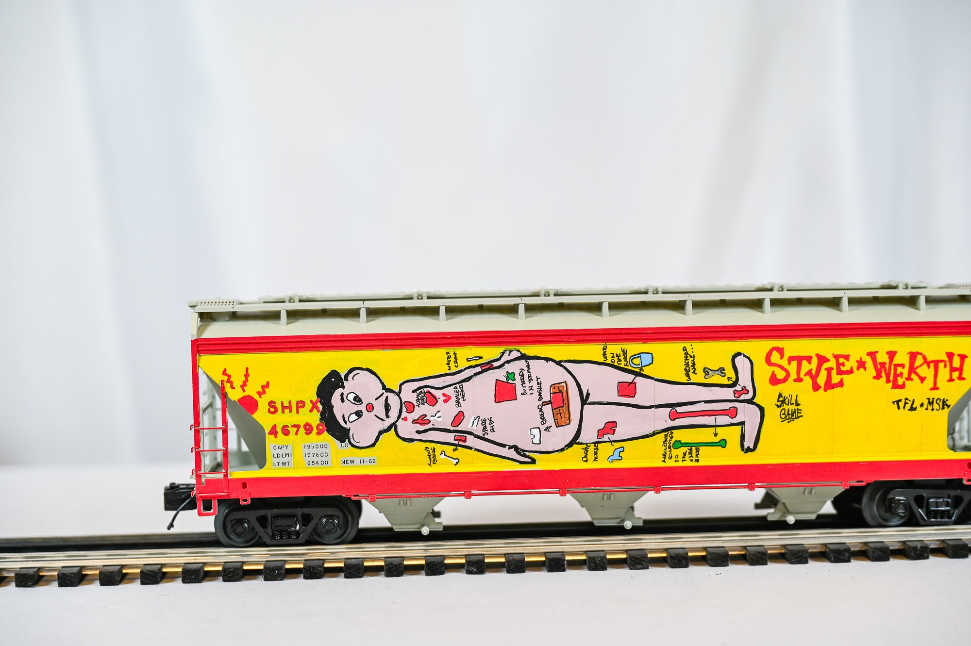 Custom Graffiti Atlas 3-Bay Centerflow Hopper | Operation | O Scale