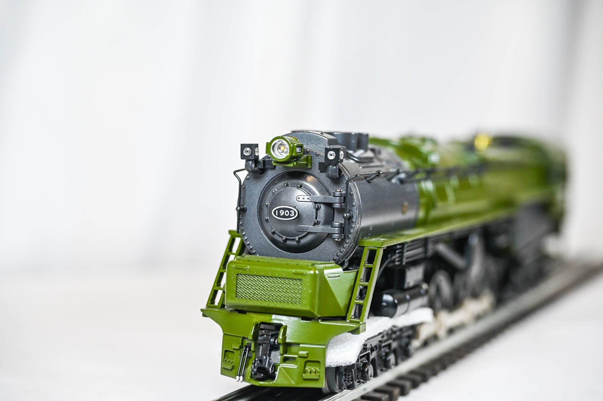 Lionel USATC S2 Turbine “MacArthur” #1903 Passenger Train Set w/ 6 Cars| O Scale