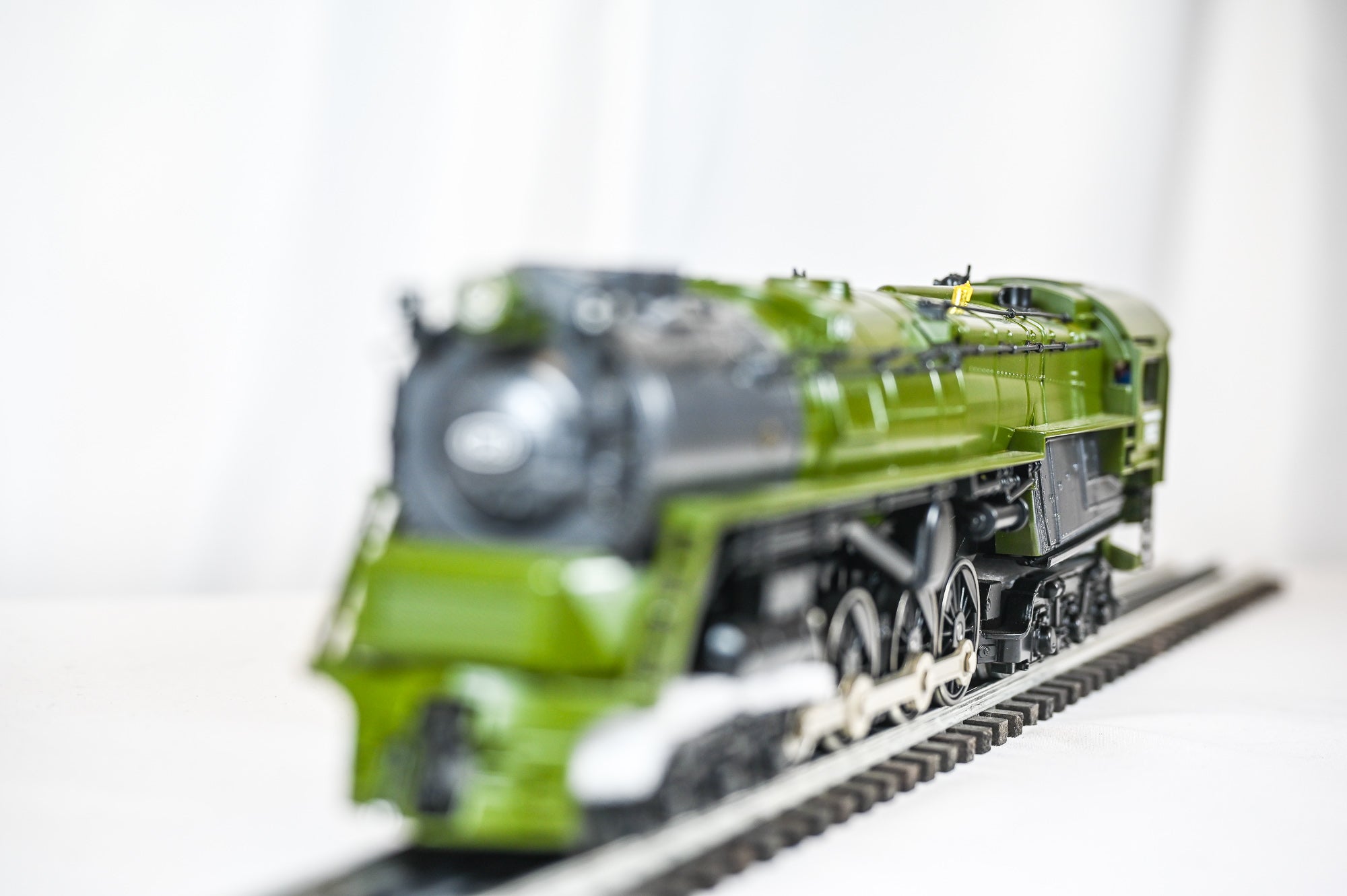 Lionel USATC S2 Turbine “MacArthur” #1903 Passenger Train Set w/ 6 Cars| O Scale