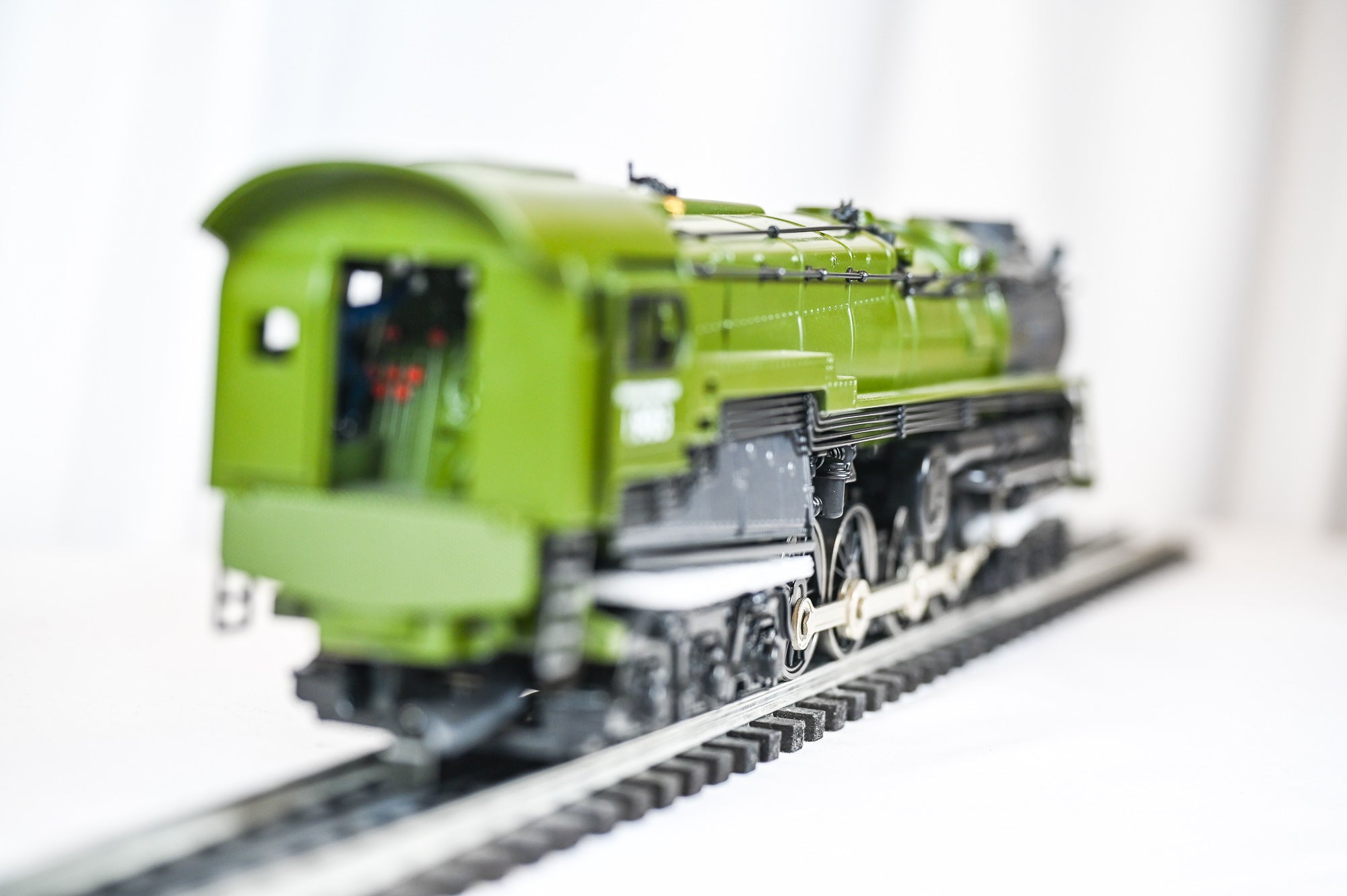 Lionel USATC S2 Turbine “MacArthur” #1903 Passenger Train Set w/ 6 Cars| O Scale