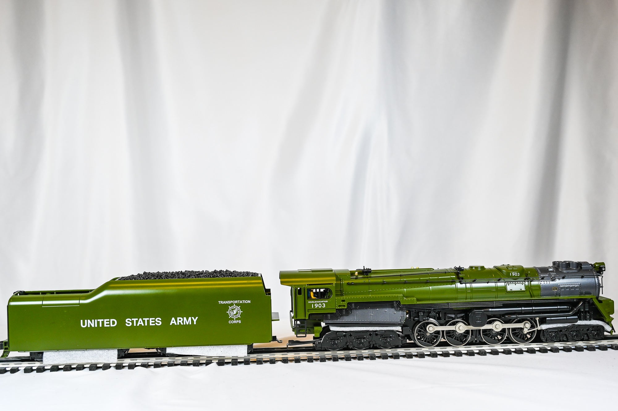 Lionel USATC S2 Turbine “MacArthur” #1903 Passenger Train Set w/ 6 Cars| O Scale