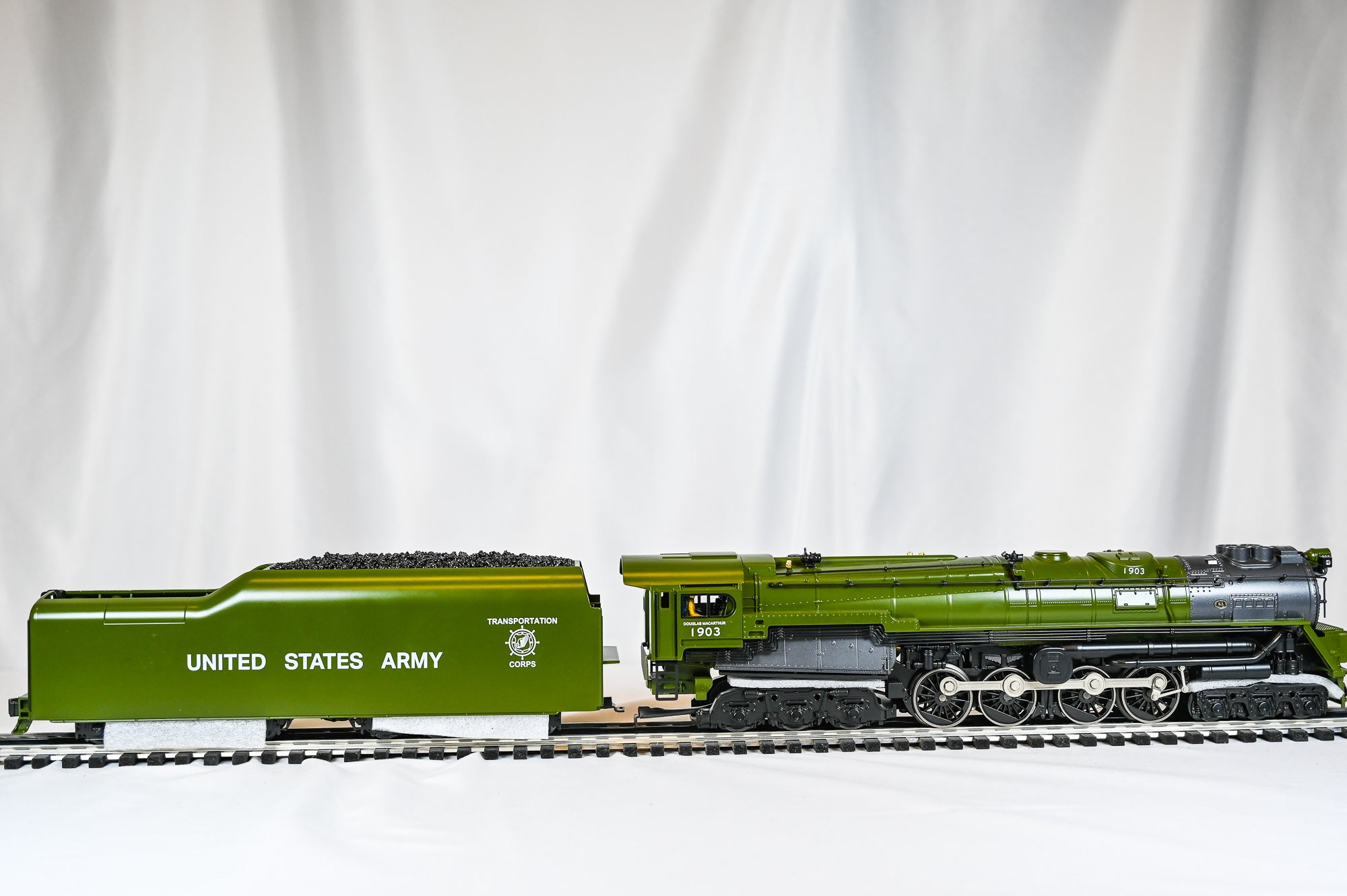 Lionel USATC S2 Turbine “MacArthur” #1903 Passenger Train Set w/ 6 Cars| O Scale