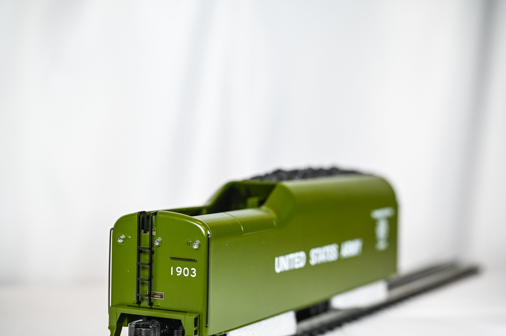 Lionel USATC S2 Turbine “MacArthur” #1903 Passenger Train Set w/ 6 Cars| O Scale
