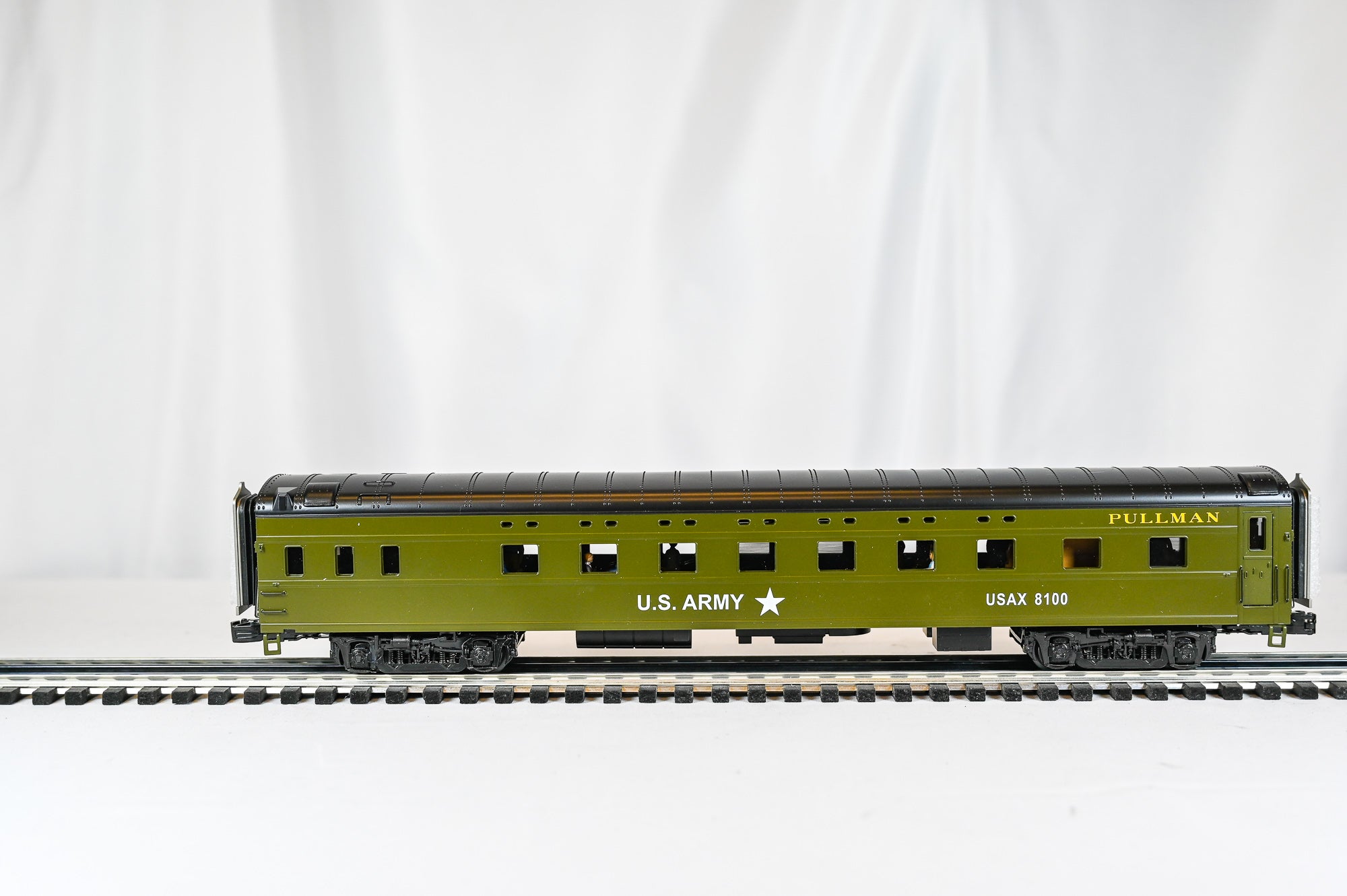 Lionel USATC S2 Turbine “MacArthur” #1903 Passenger Train Set w/ 6 Cars| O Scale