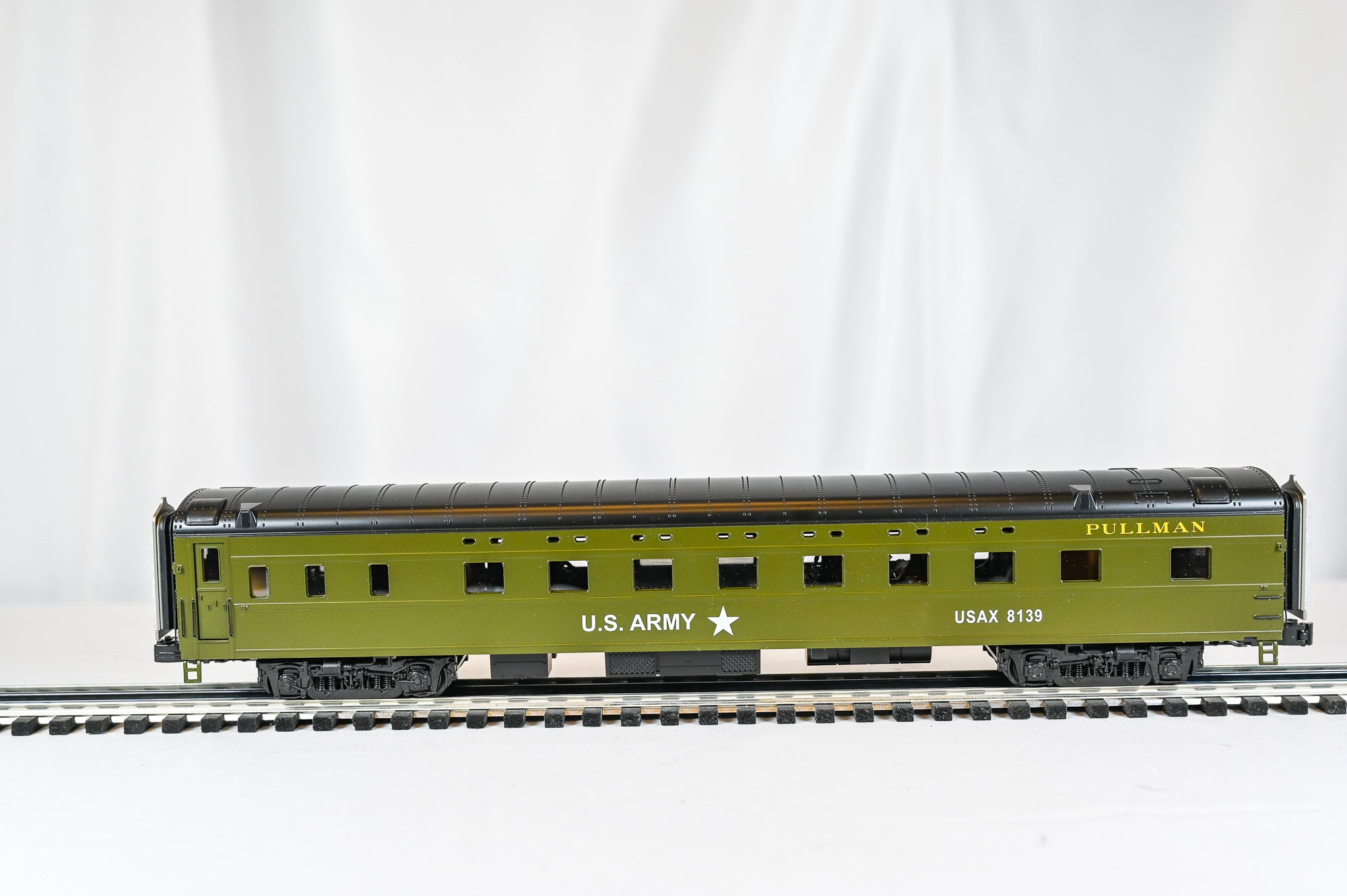 Lionel USATC S2 Turbine “MacArthur” #1903 Passenger Train Set w/ 6 Cars| O Scale