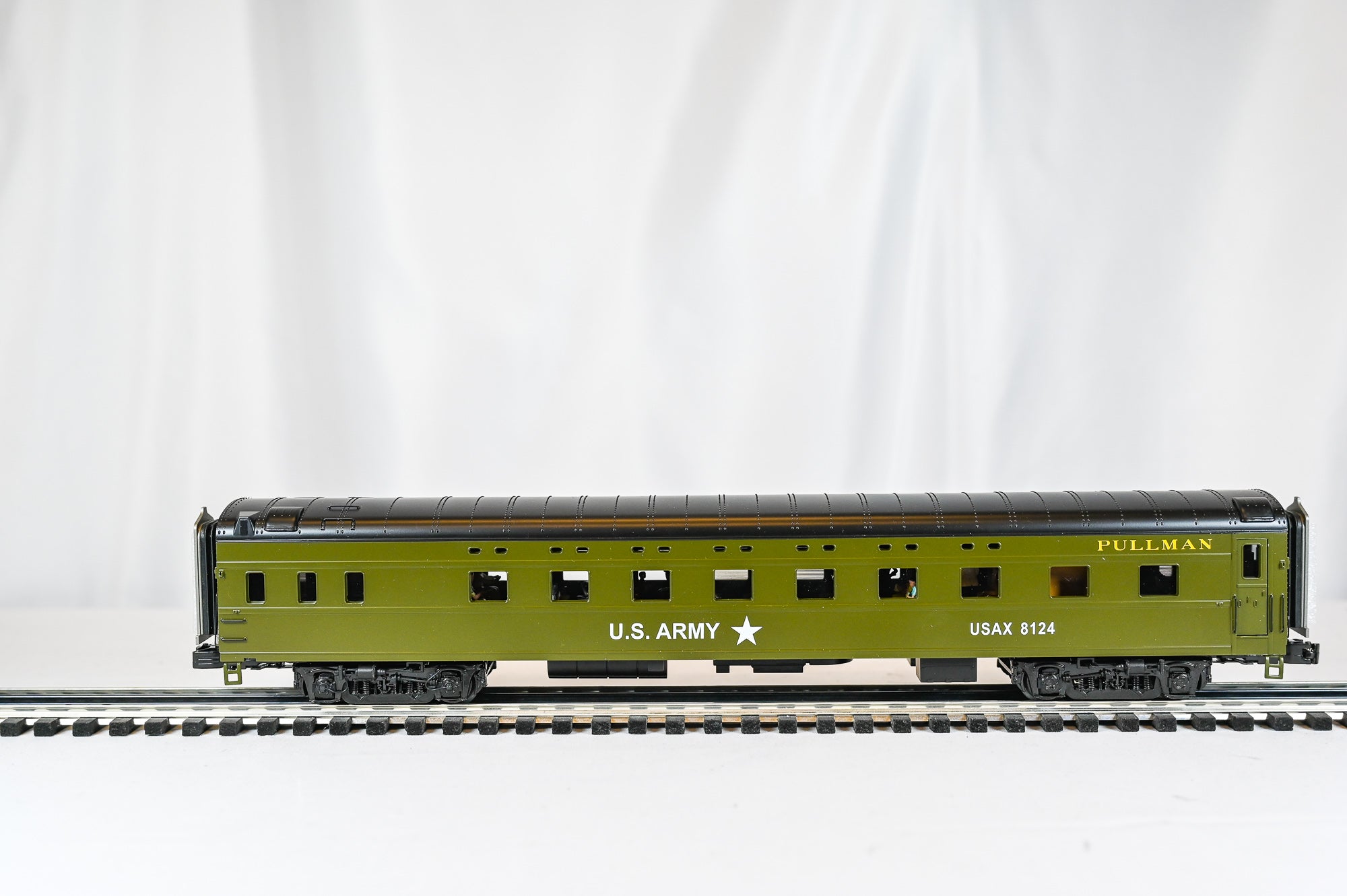 Lionel USATC S2 Turbine “MacArthur” #1903 Passenger Train Set w/ 6 Cars| O Scale
