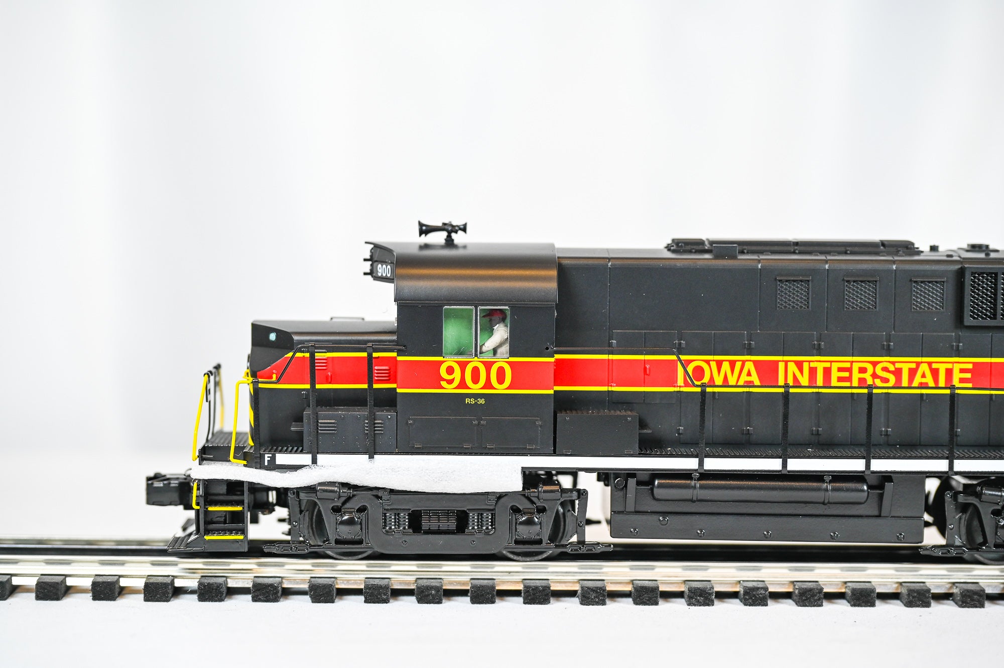 MTH Iowa Interstate RS-11 Low Hood Diesel #900 w/ Proto-Sound 3.0 | O Scale