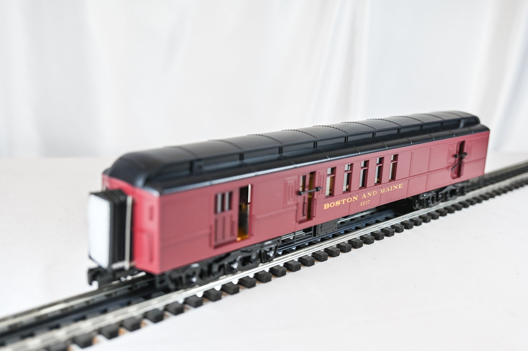 Atlas Boston & Maine 70' Heavyweight Passenger Car 5-Car Bundle | Premier | O Scale
