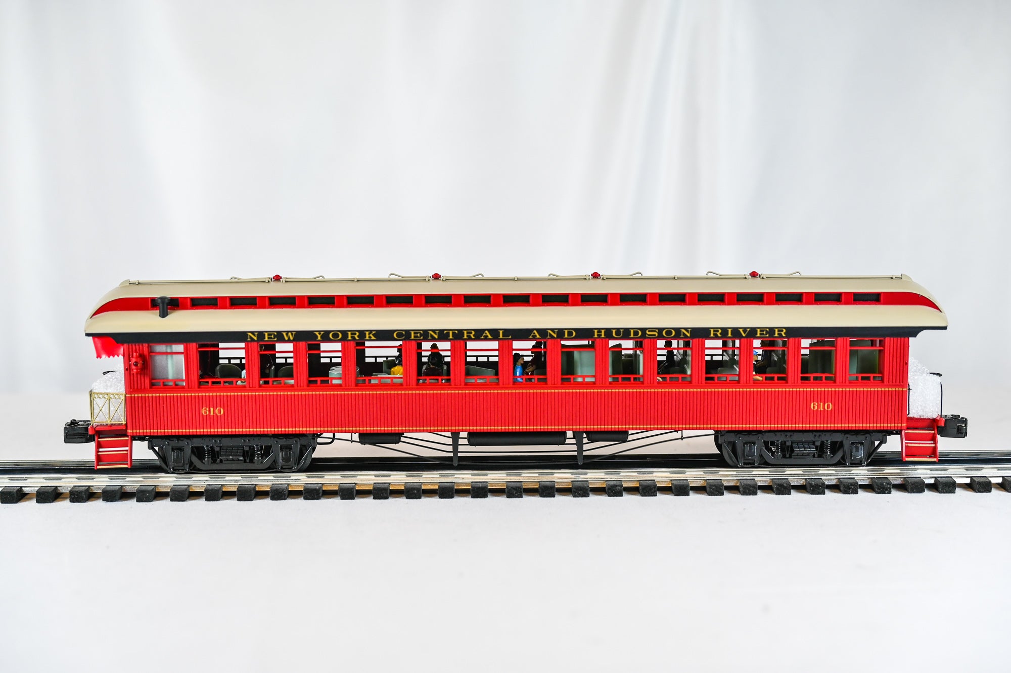 Lionel NYC & HR Wood Coach & Observation 2-Car Passenger Set | O Scale