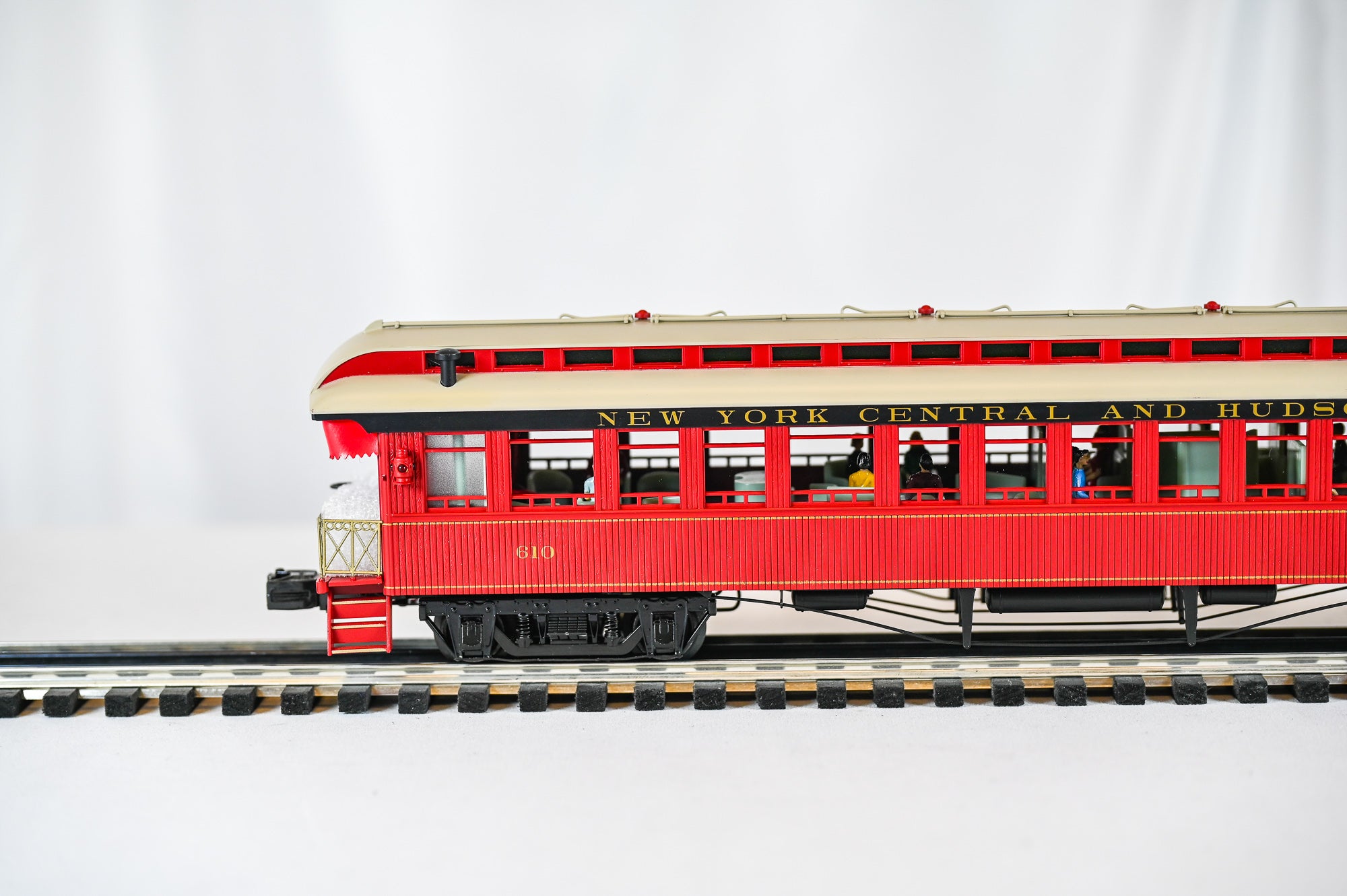 Lionel NYC & HR Wood Coach & Observation 2-Car Passenger Set | O Scale