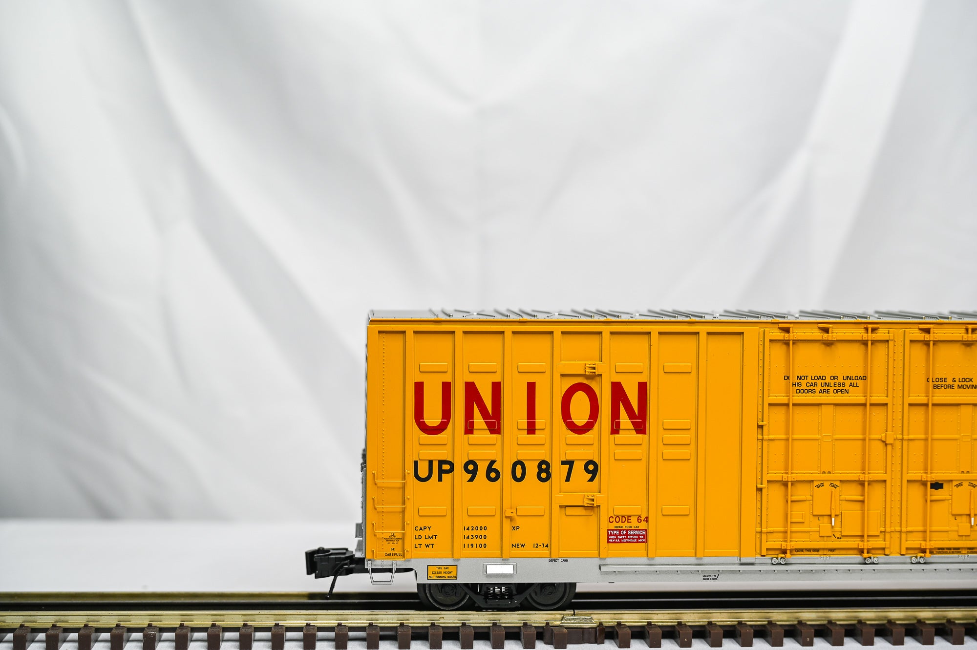 Atlas Union Pacific SD70ACe #8818 w/ PTC + 60’ Hi-Cube Berwick Boxcar Bundle | O Scale