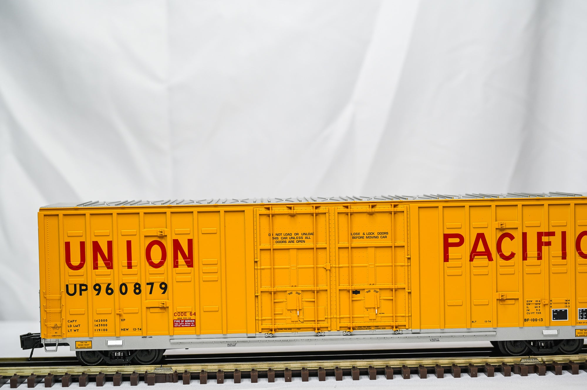 Atlas Union Pacific SD70ACe #8818 w/ PTC + 60’ Hi-Cube Berwick Boxcar Bundle | O Scale