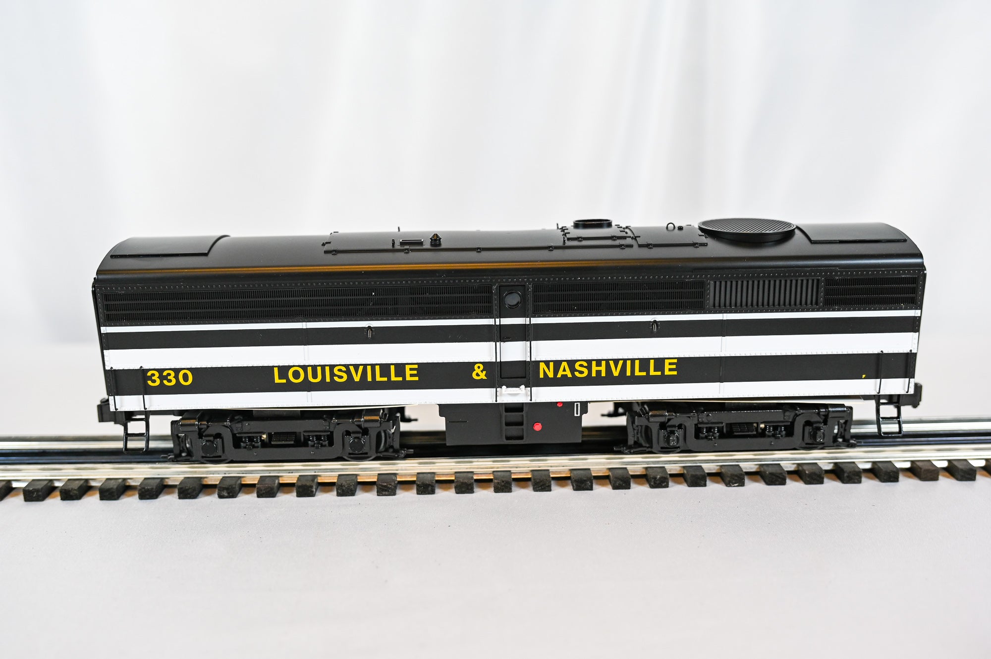Lionel Legacy Louisville & Nashville FA-2 ABA Diesel Set | MrMuffin’s Custom Run | O Scale