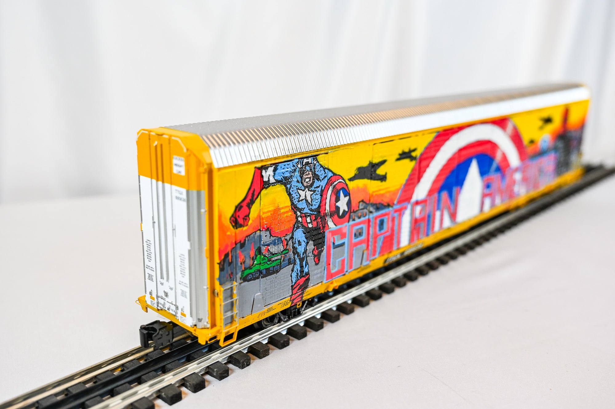 Custom Graffiti Atlas Gunderson MultiβMax Auto Rack | Captain America | O Scale