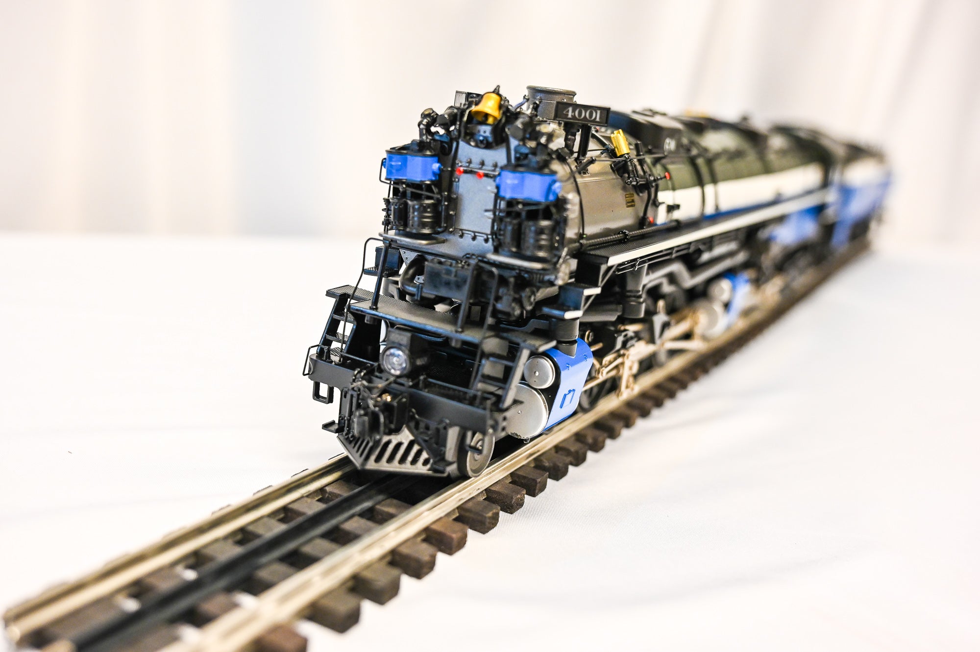 MTH Great Northern Challenger #4001 | Premier Line | O Scale